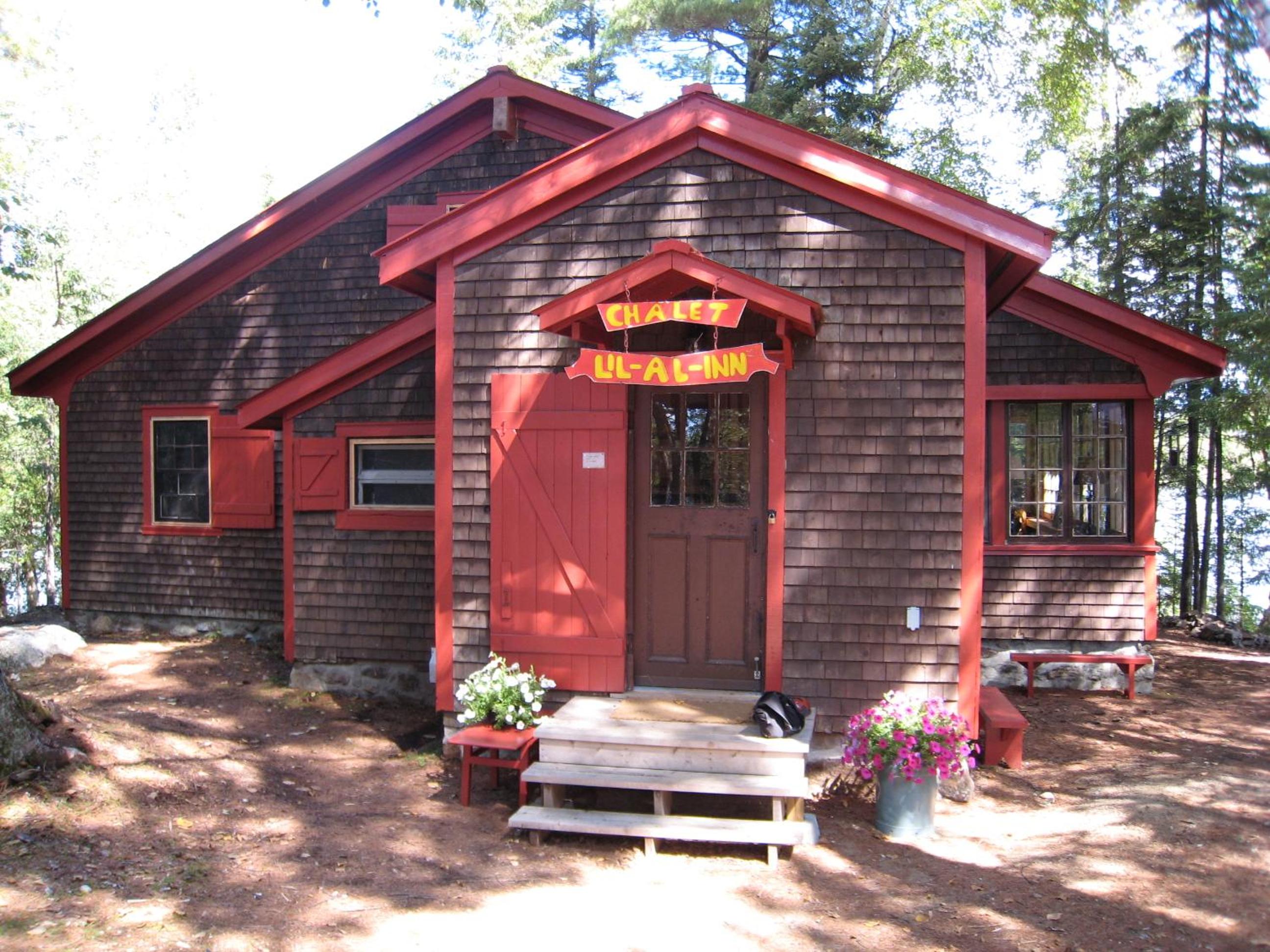 Three-Bedroom Chalet - Photo 3