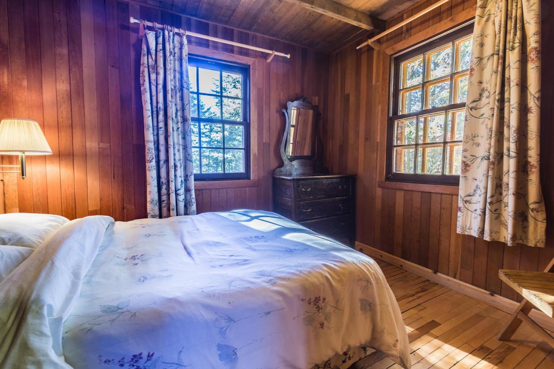 Three-Bedroom Chalet - Photo 9