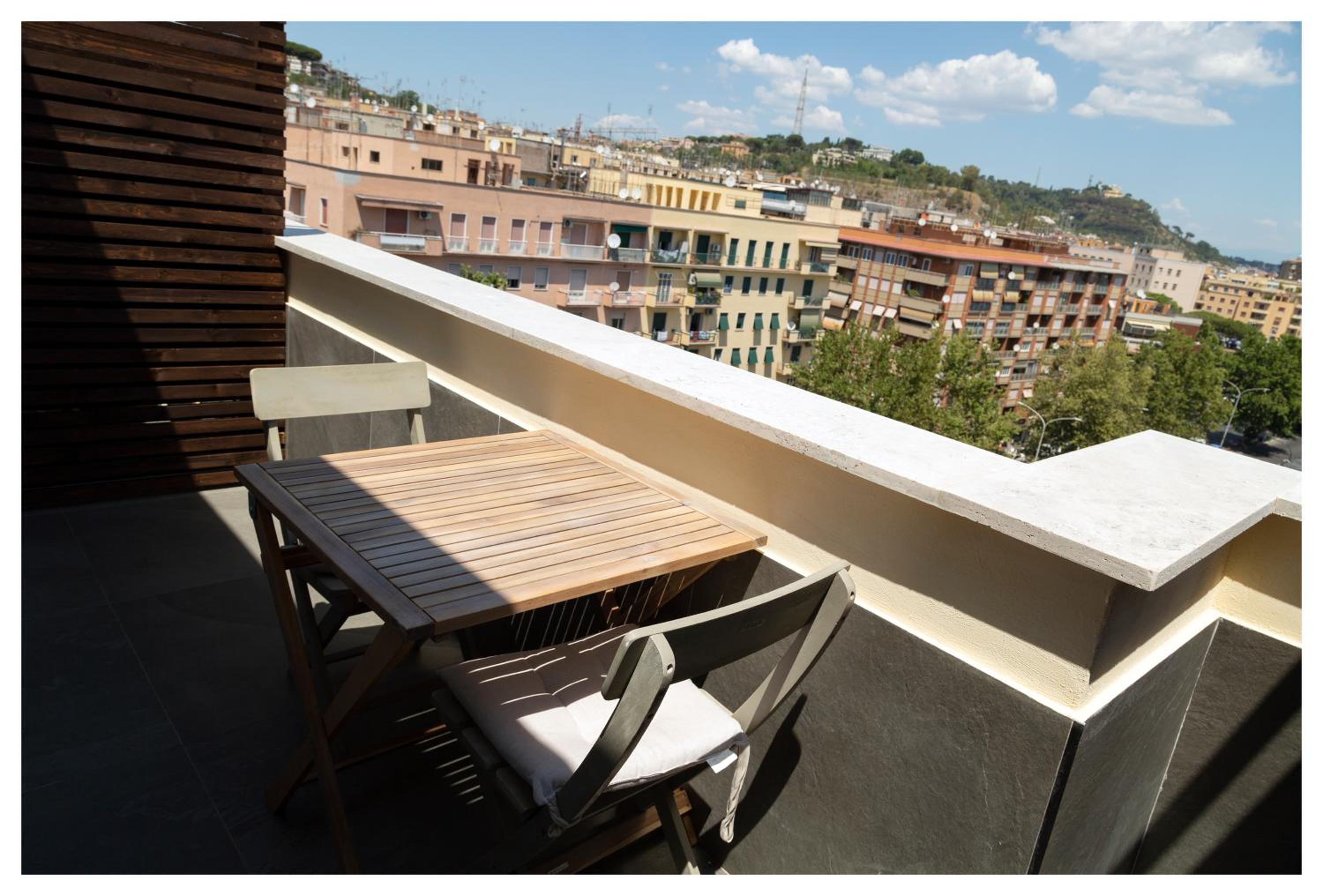 Queen Room with Balcony photo 2
