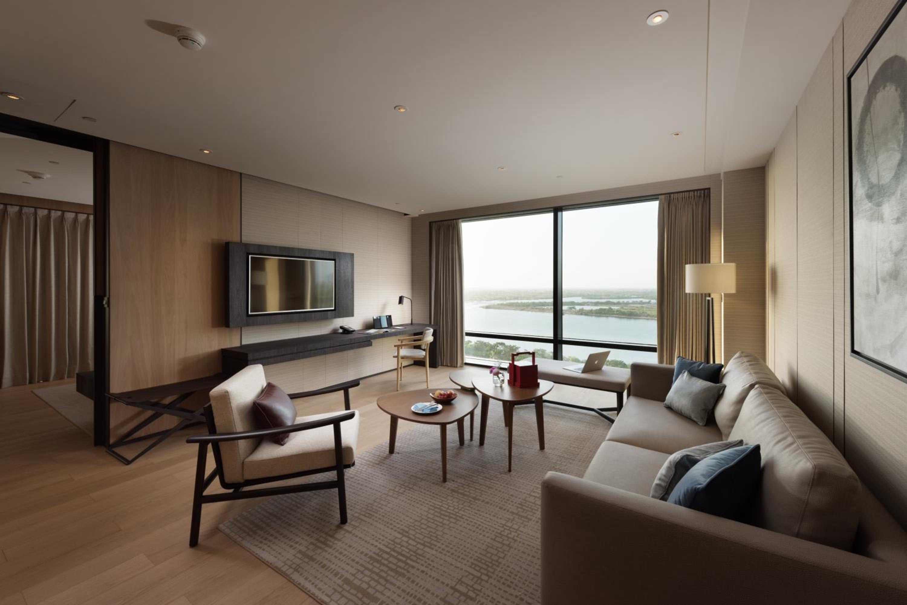 Junior Suite with Balcony and River View thumbnail 5