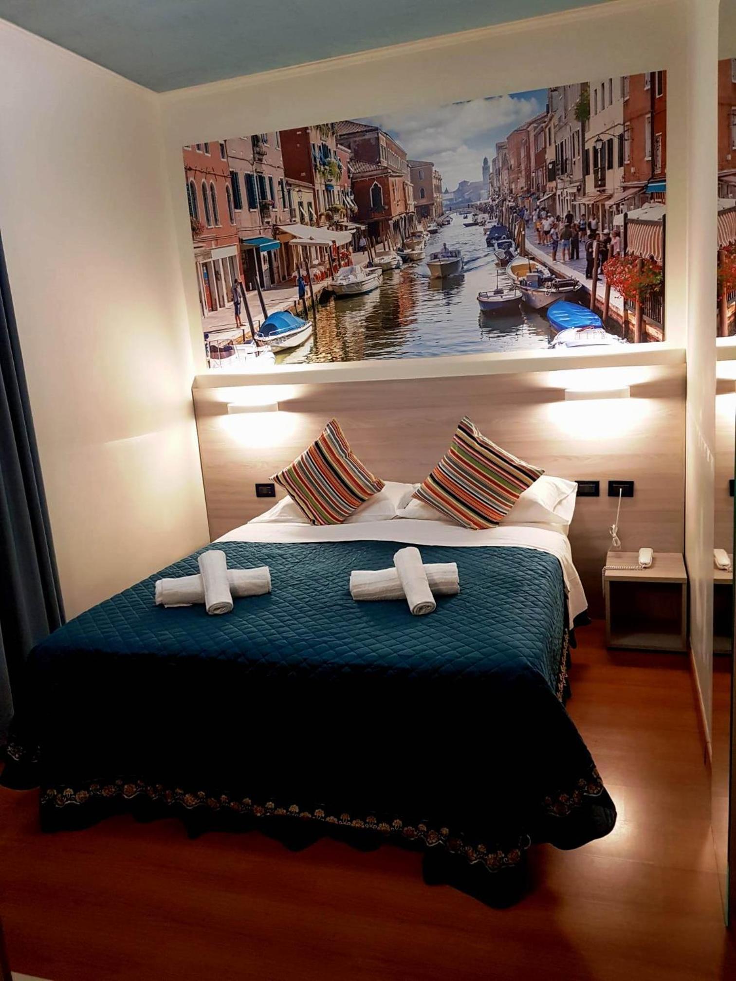 Double or Twin Room - Photo 3