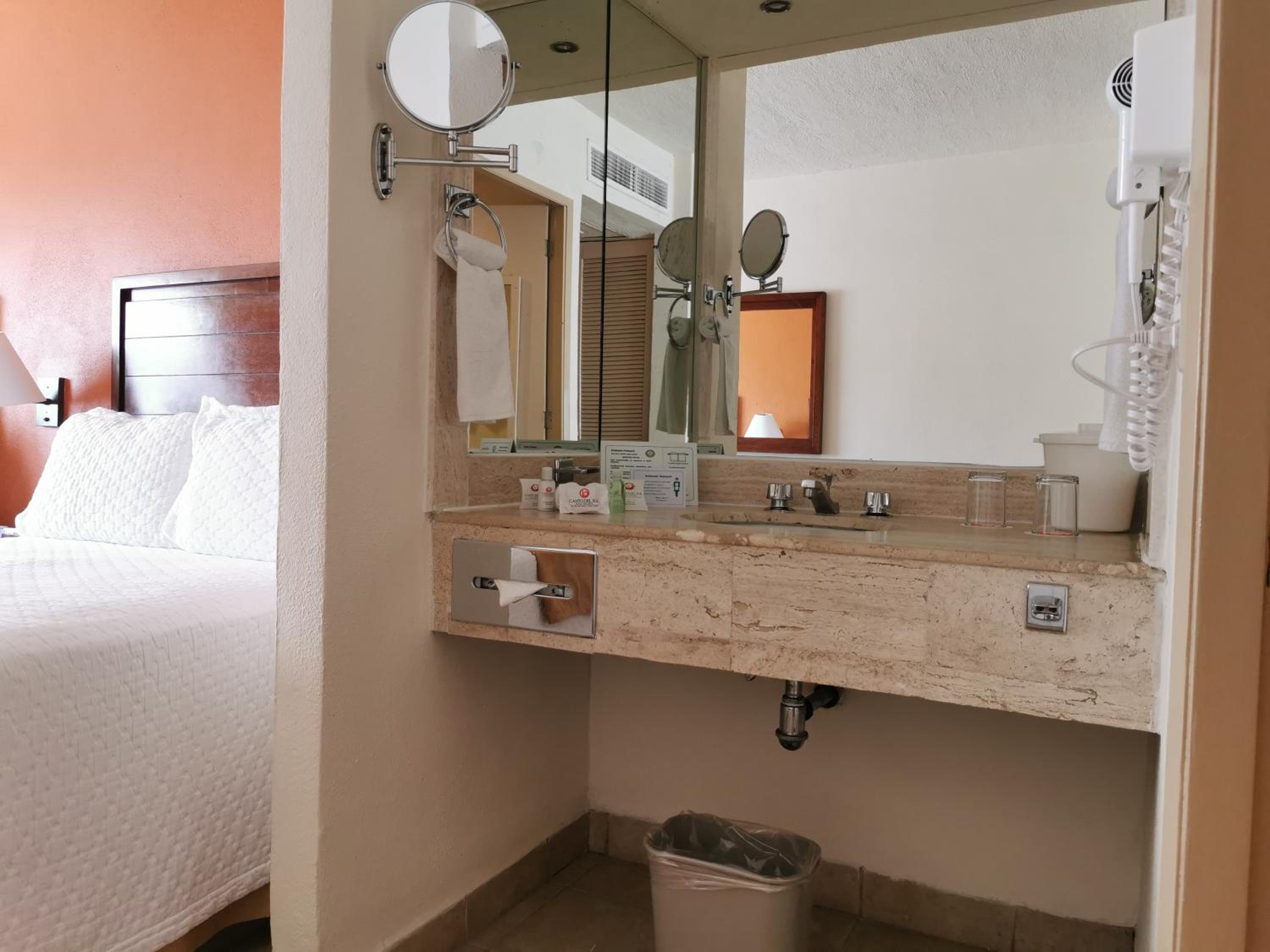 Deluxe Double Room with Side Sea View - Photo 4