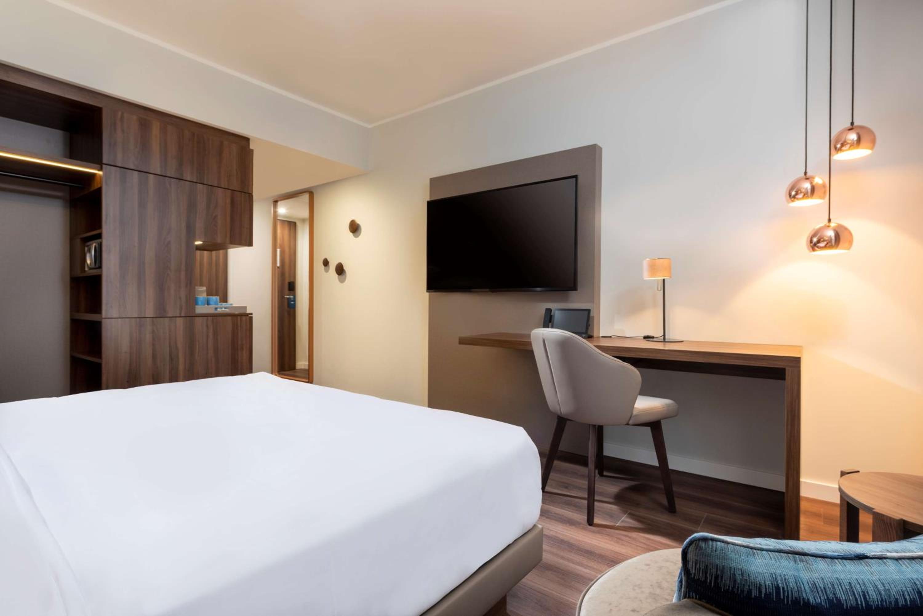 King Room thumbnail 6