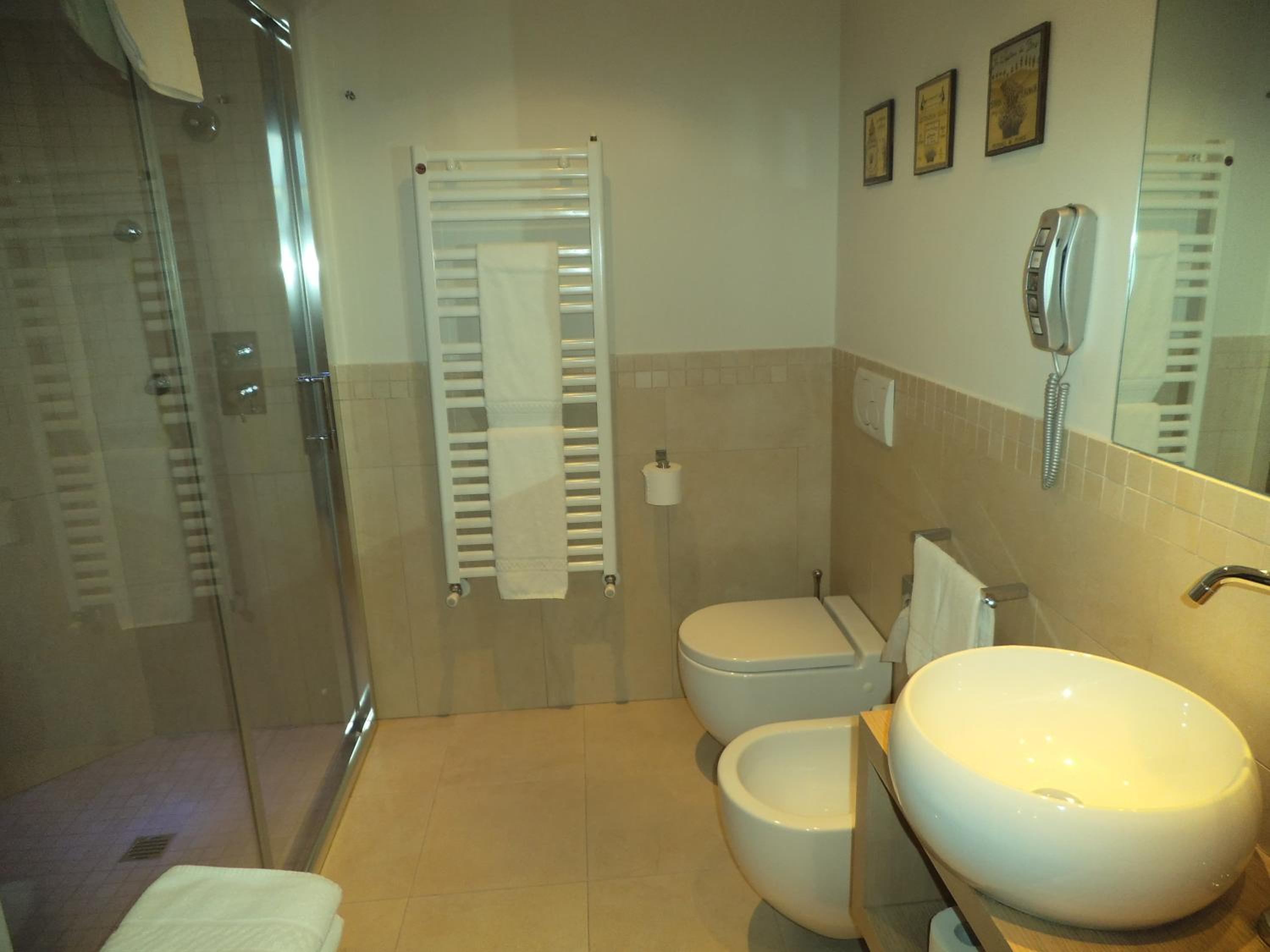 Suite - Photo 5