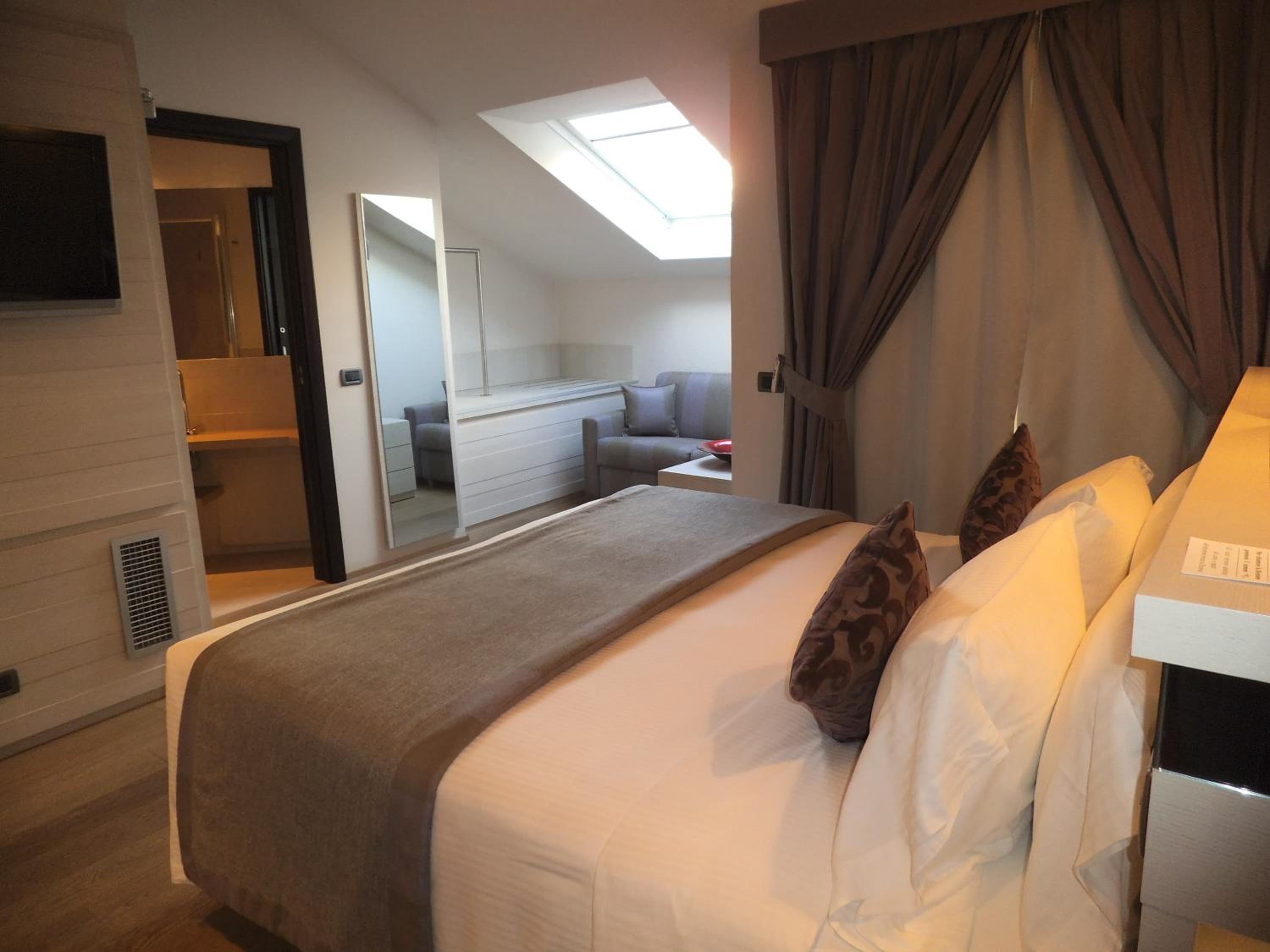 Suite - Photo 2