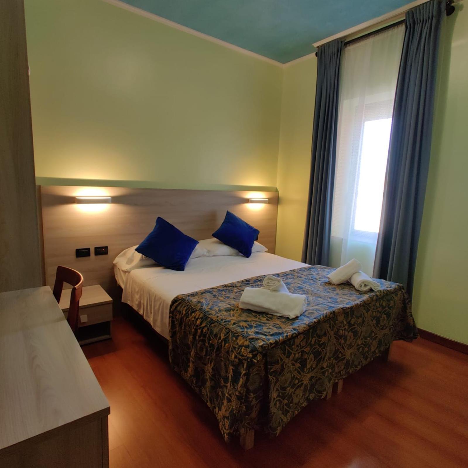 Double or Twin Room - Photo 4