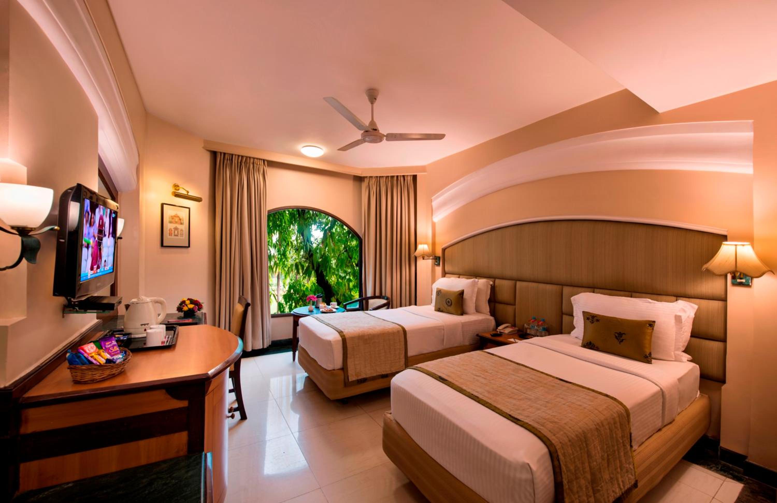 Deluxe Room - Photo 5