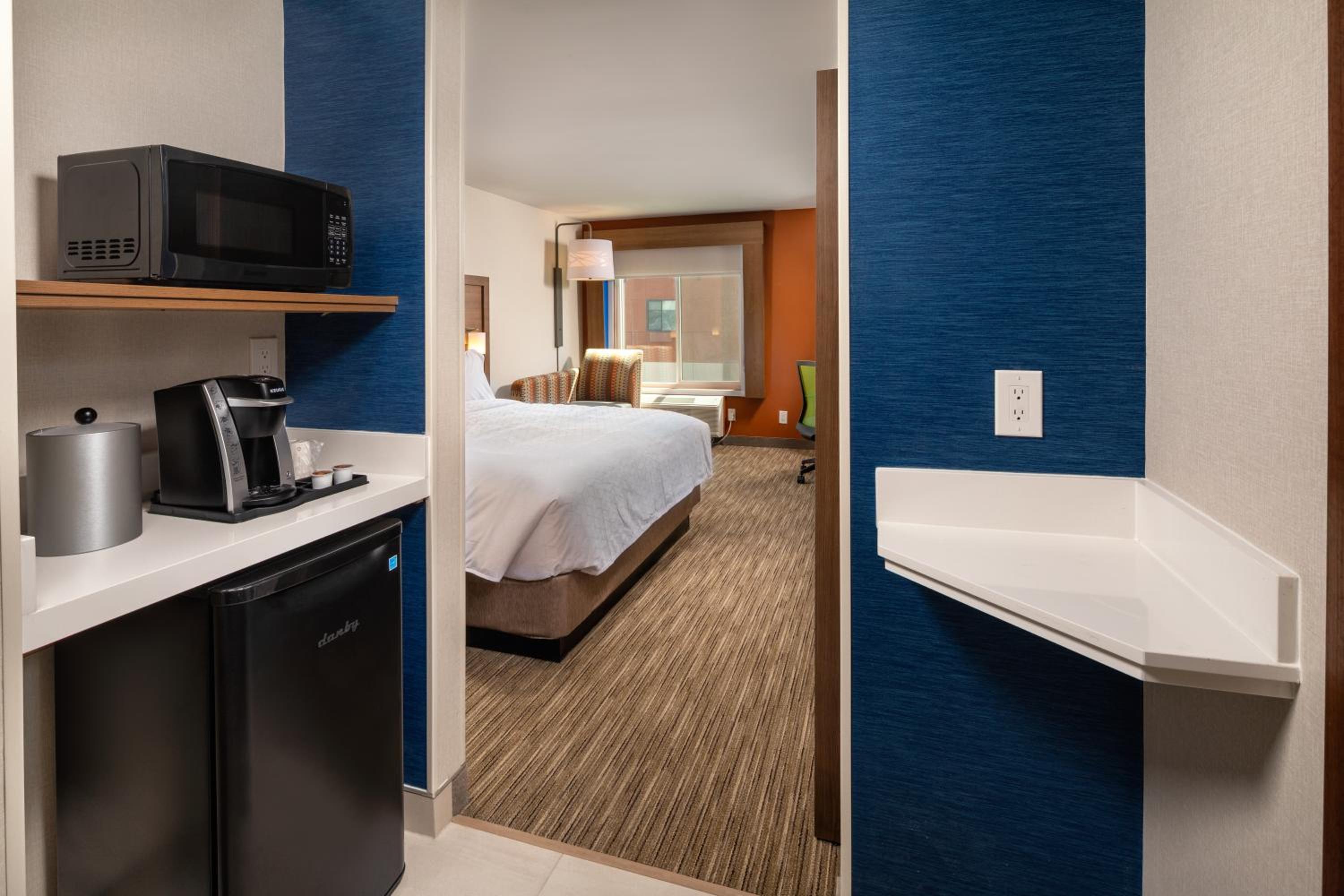 Standard King Room - Photo 1