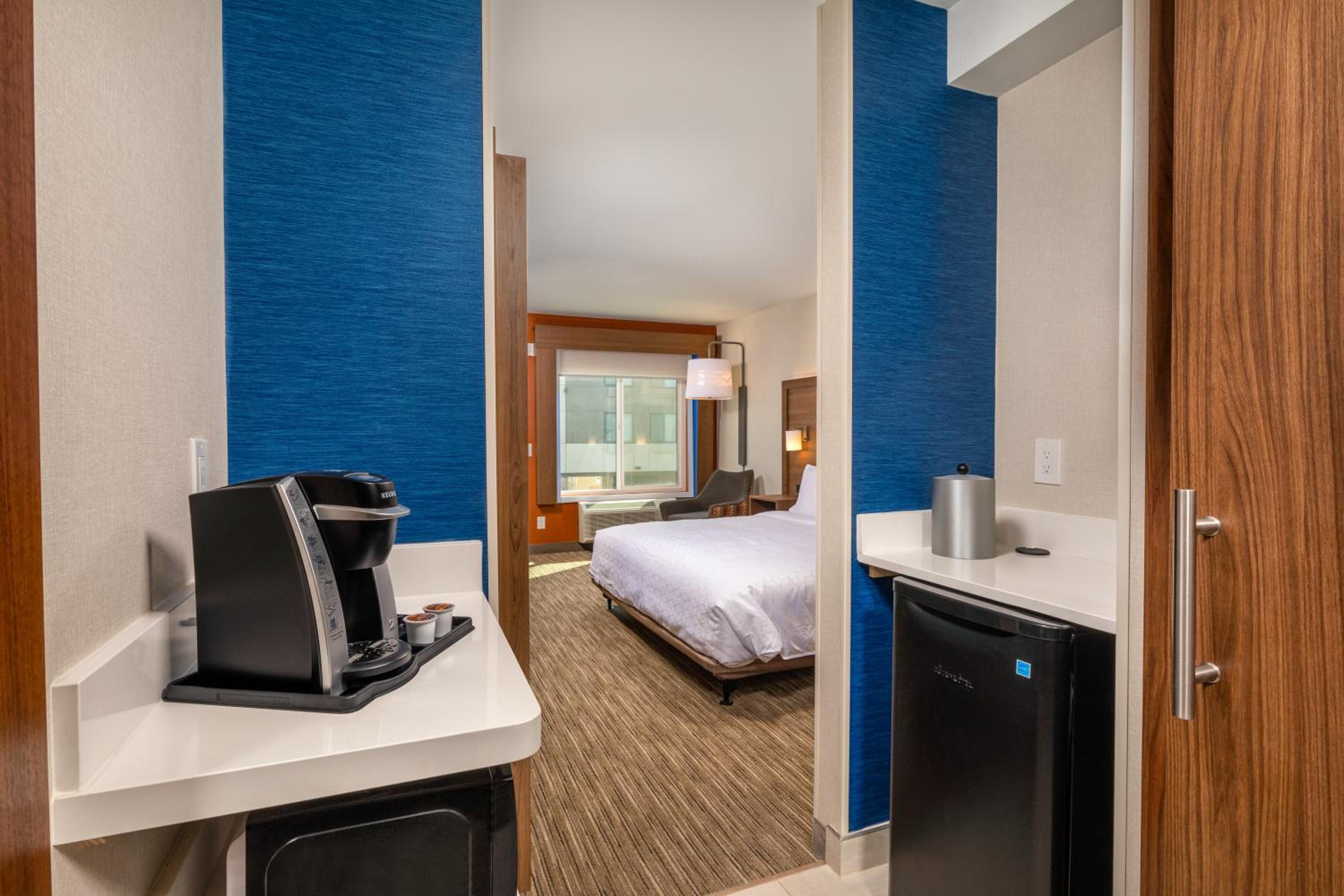 King Room with Roll-In Shower - Disability Access - Photo 1