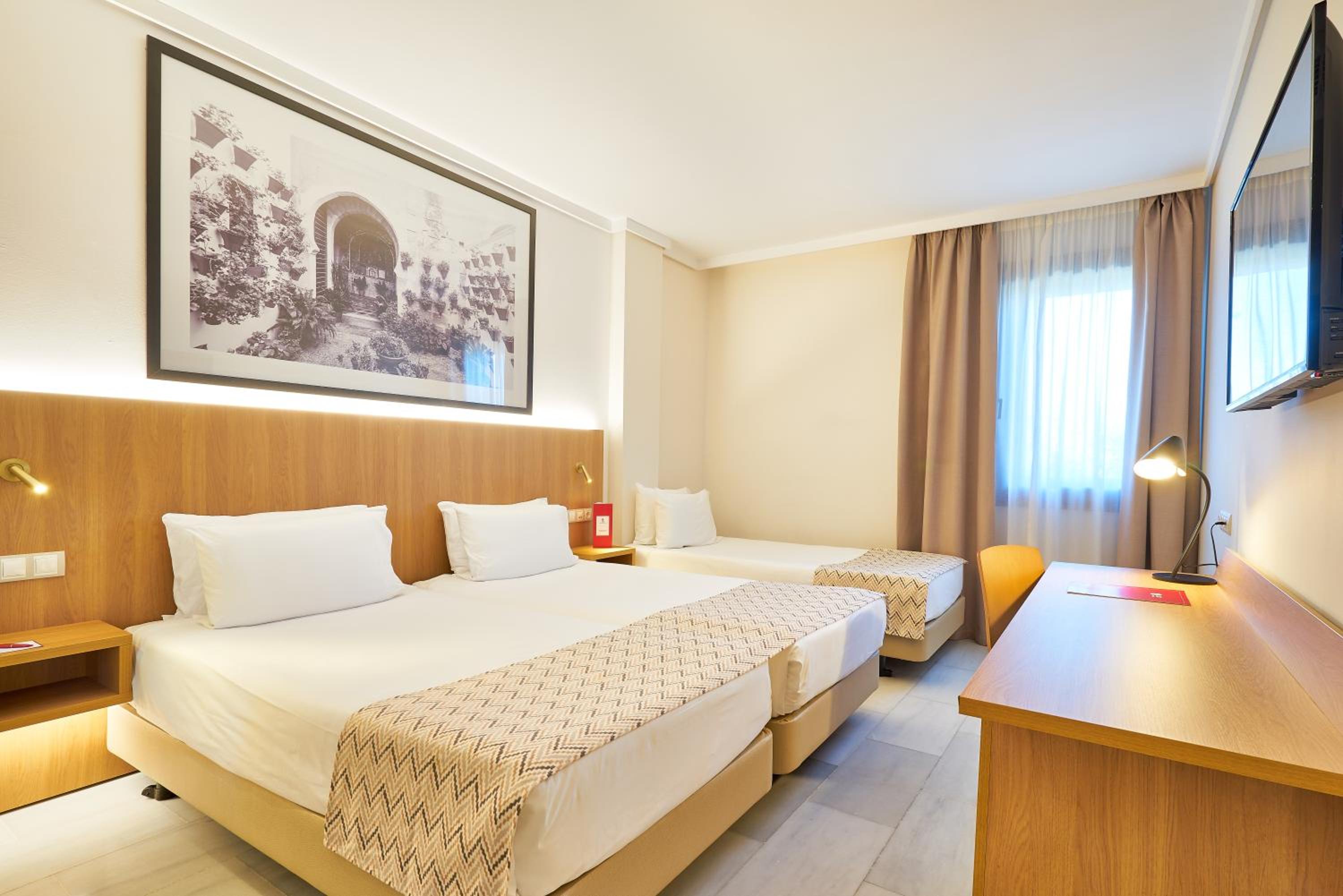 Double Room with Extra Bed - Photo 1