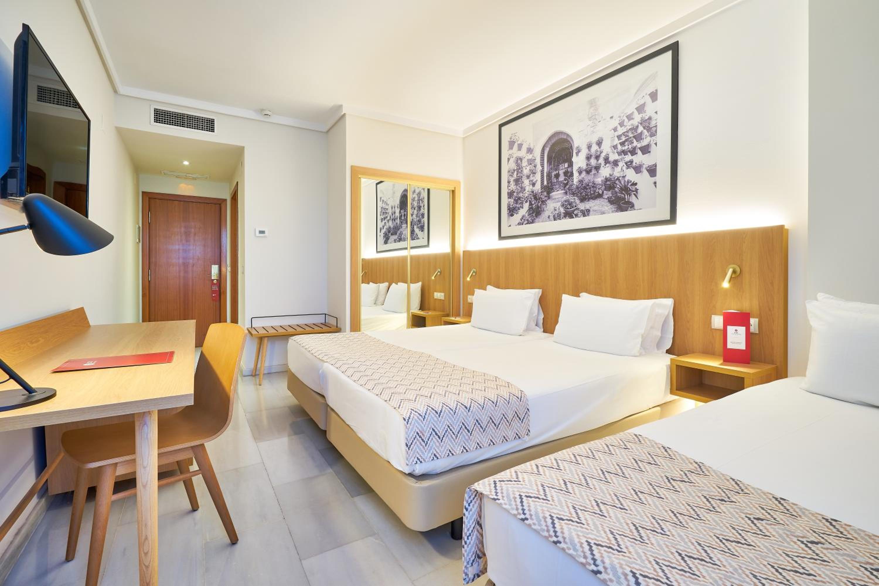 Double Room with Extra Bed - Photo 5