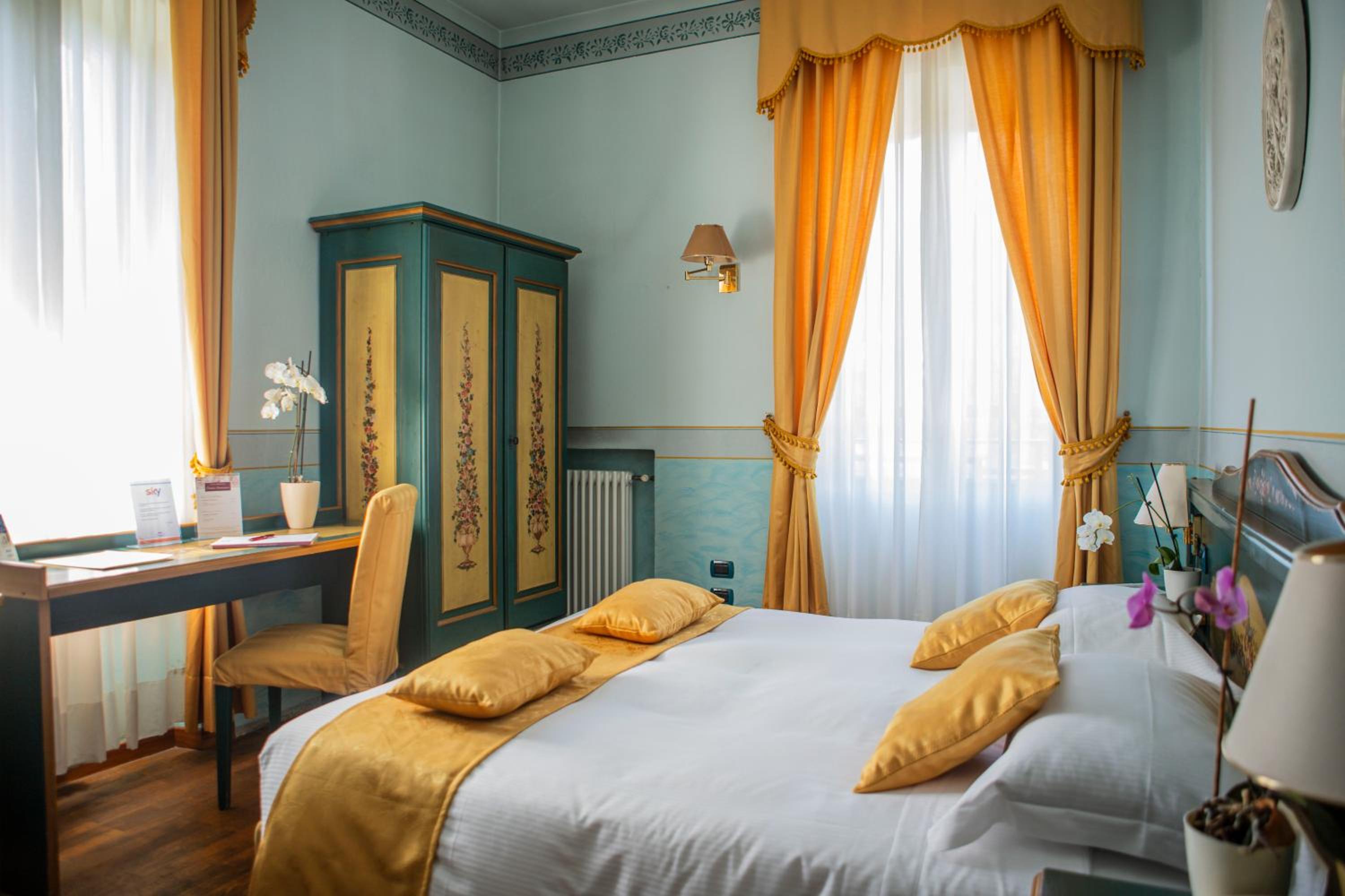 Standard Double or Twin Room photo 2