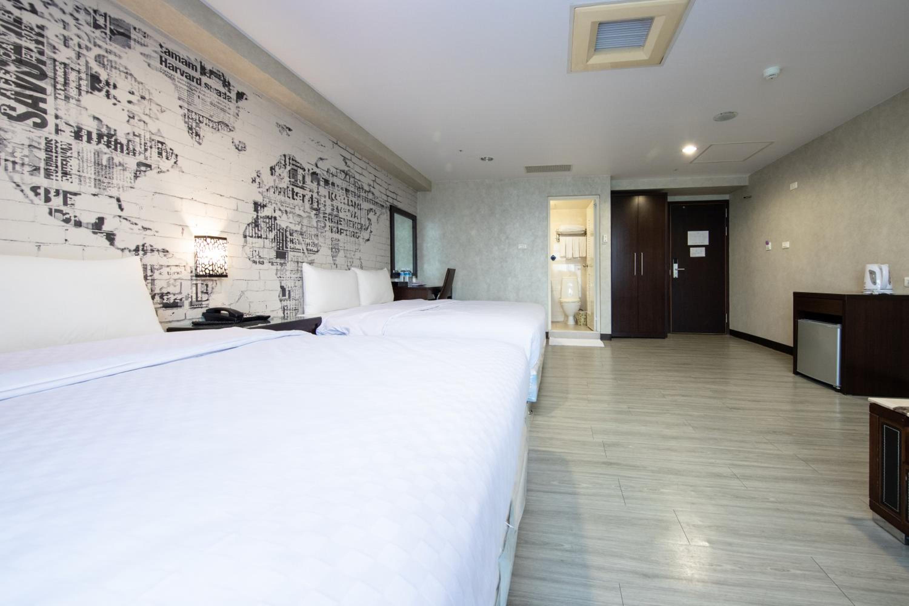 Standard Quadruple Room - Photo 8