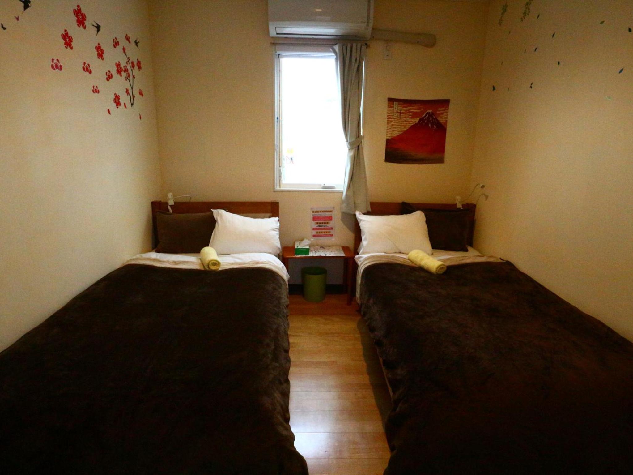Standard Twin Room photo 2