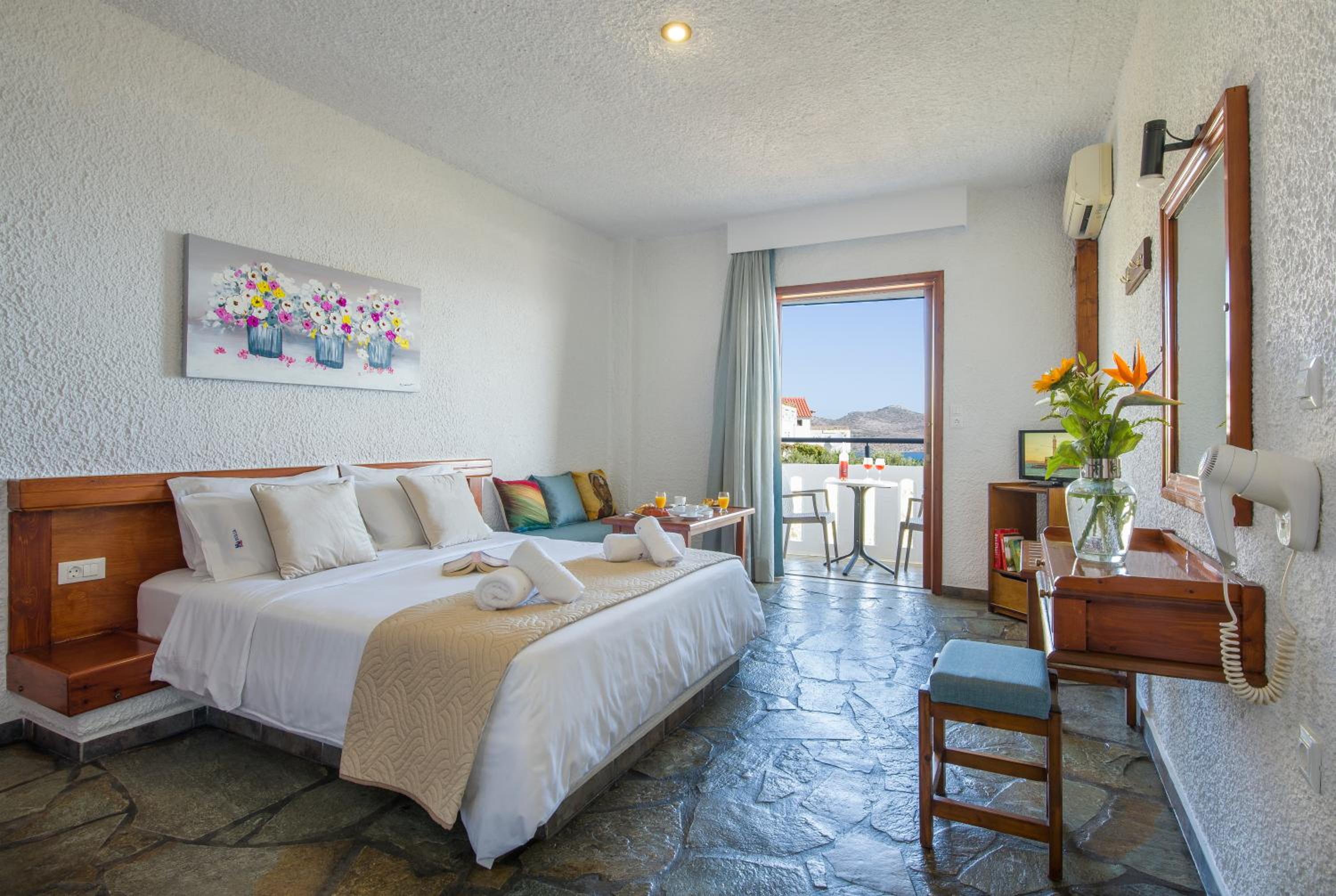 Studio with Sea View (2 Adults) - Photo 10