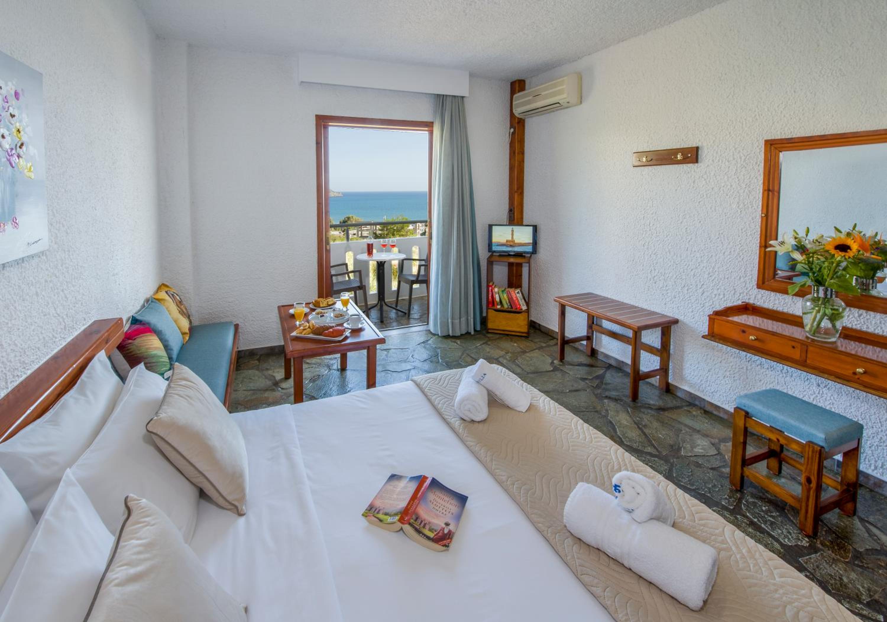 Studio with Sea View (2 Adults) - Photo 4