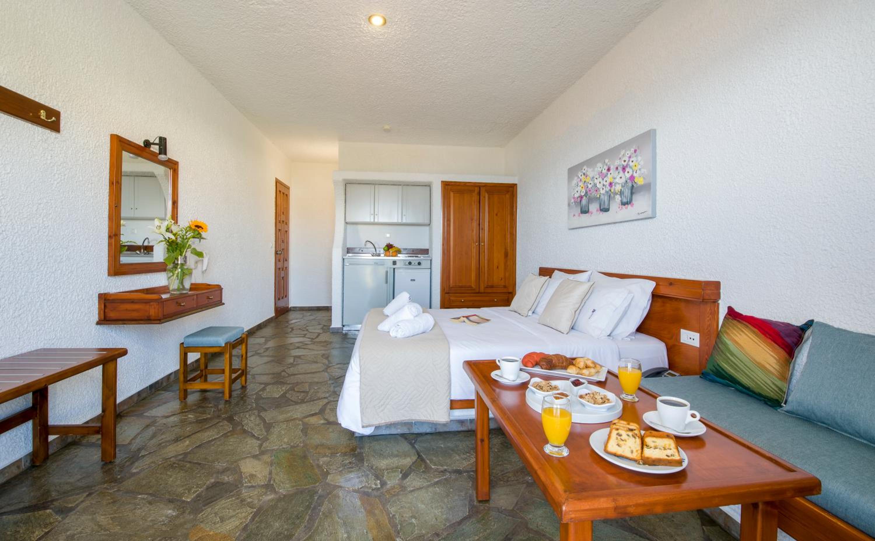 Studio with Sea View (2 Adults) - Photo 23