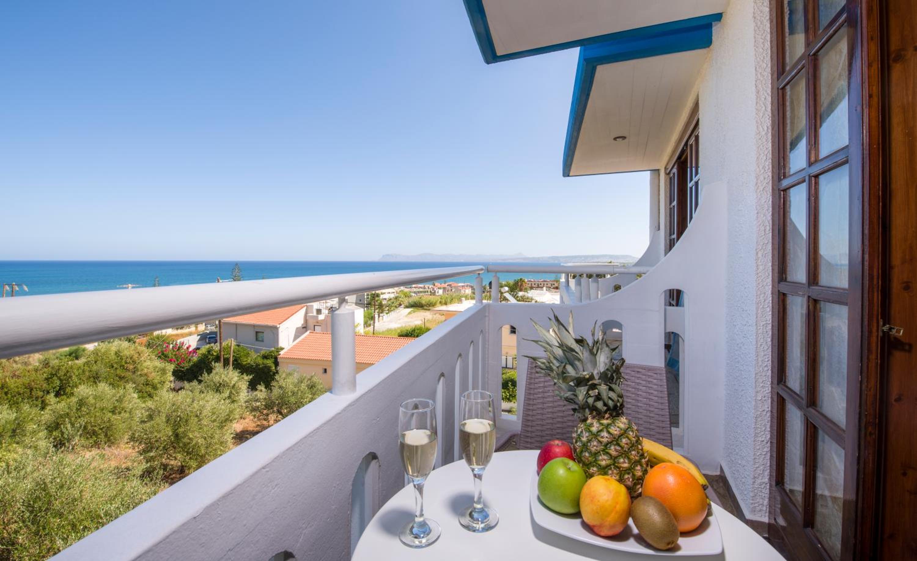 Studio with Sea View (2 Adults) - Photo 6
