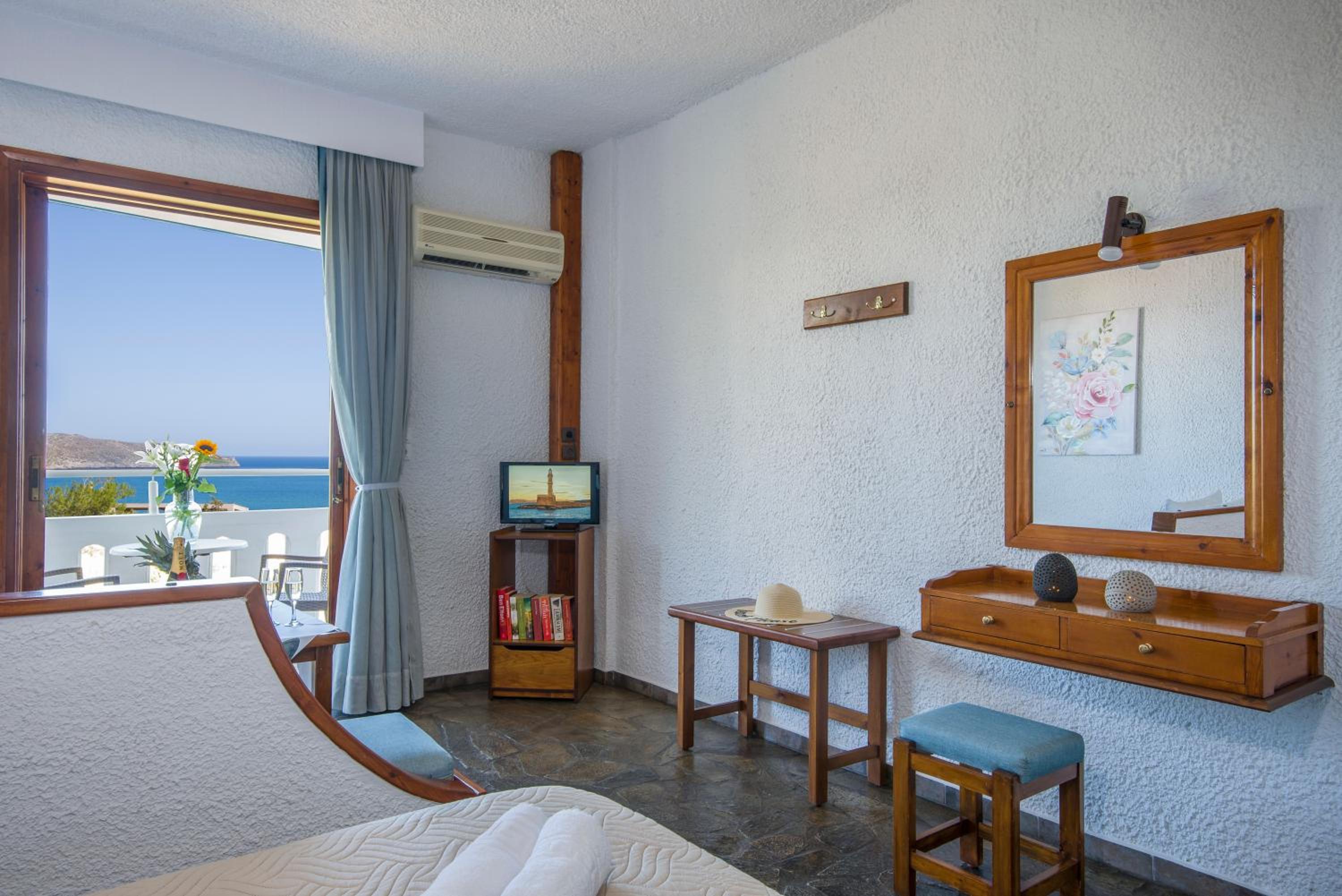 Studio with Sea View (2 Adults) - Photo 26