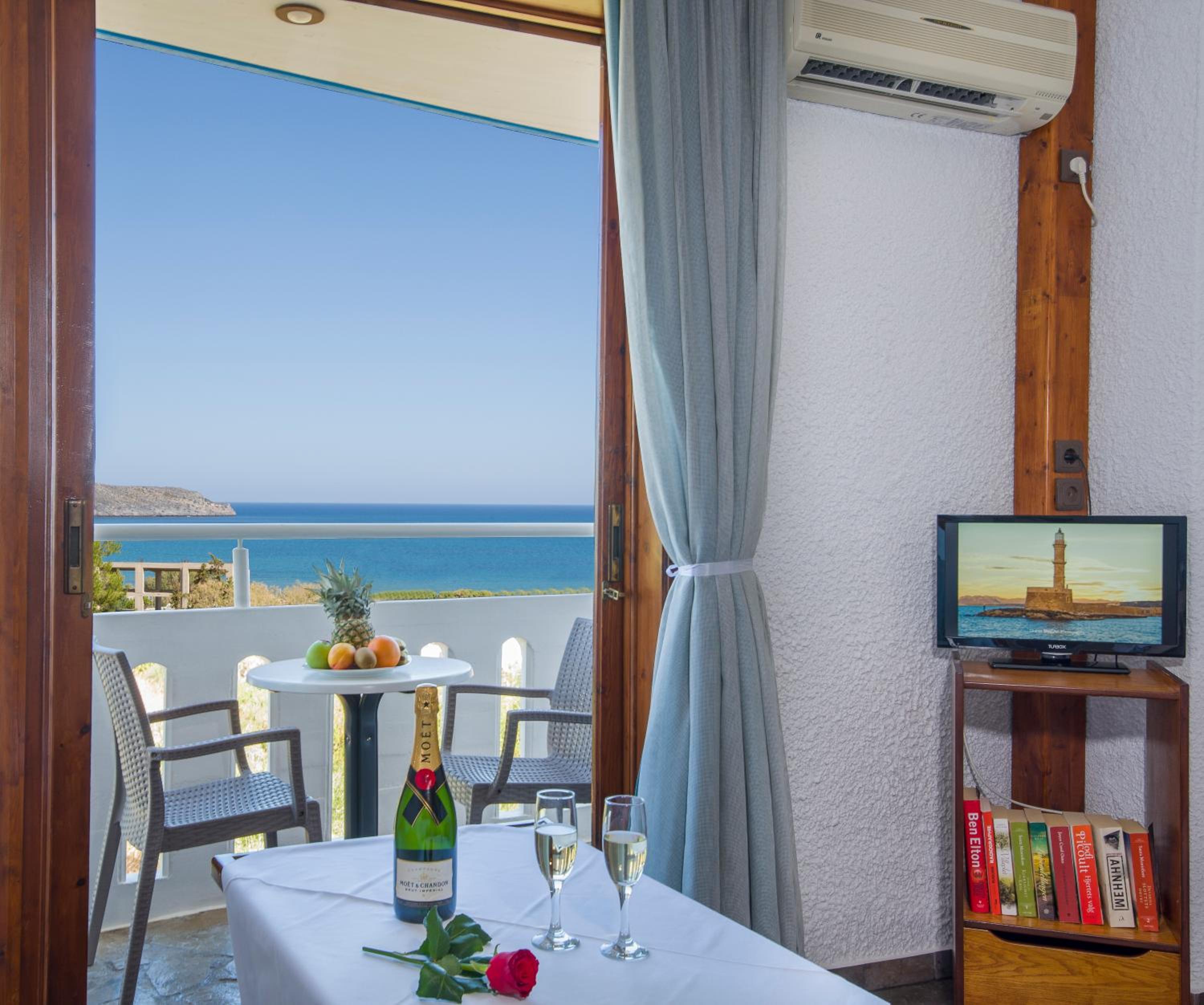Studio with Sea View (2 Adults) - Photo 14