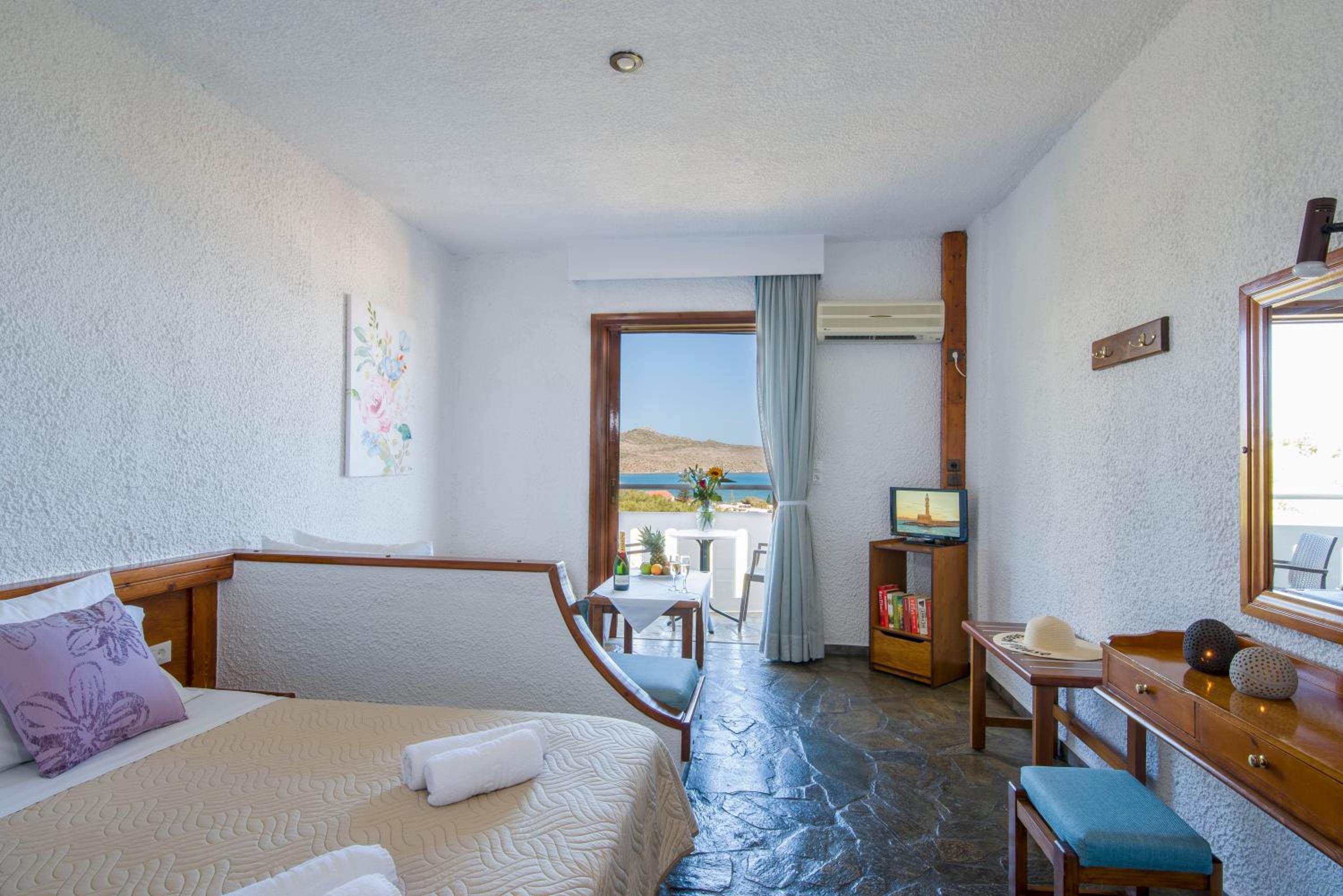 Studio with Sea View (2 Adults) - Photo 3