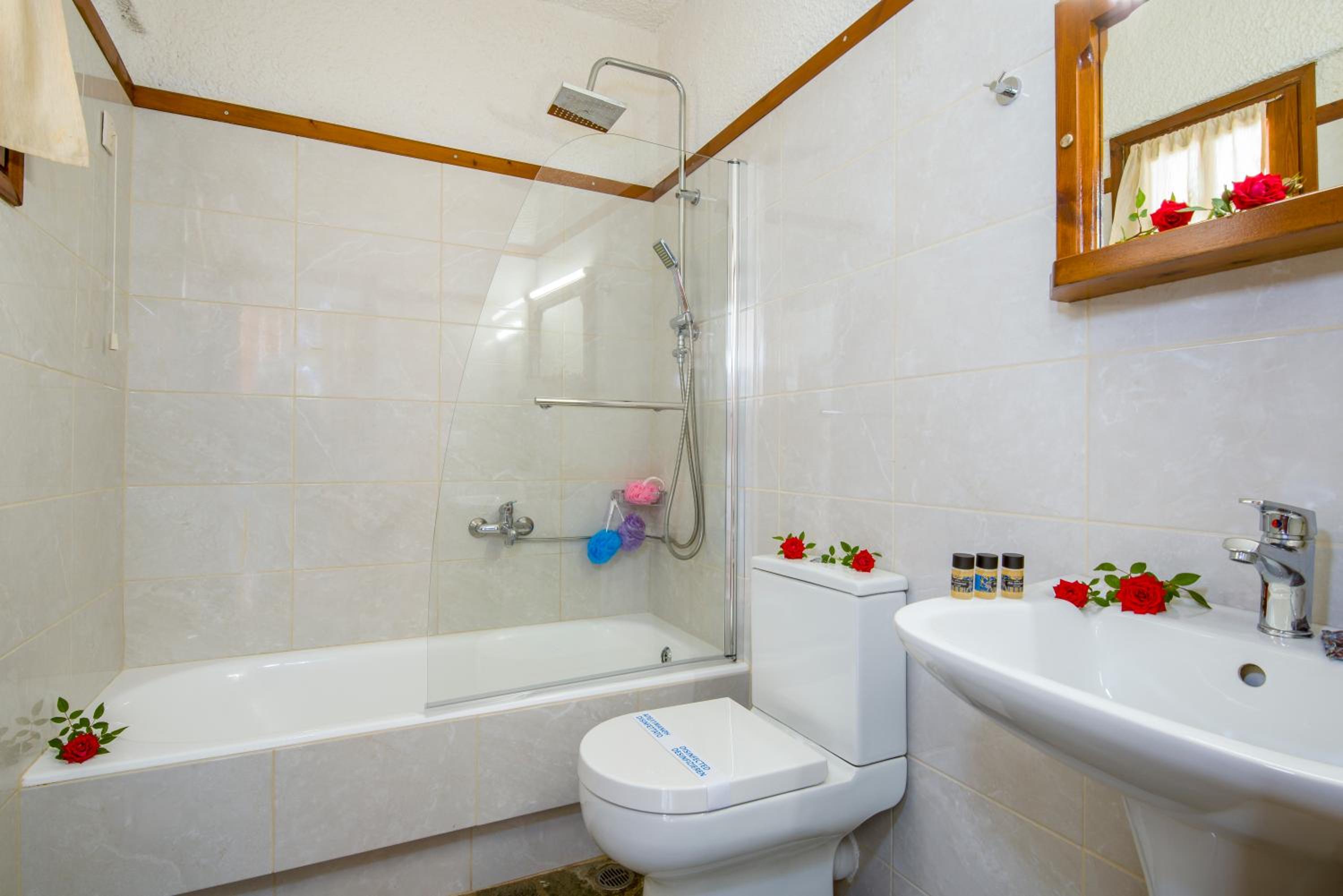 Studio with Sea View (2 Adults) - Photo 16