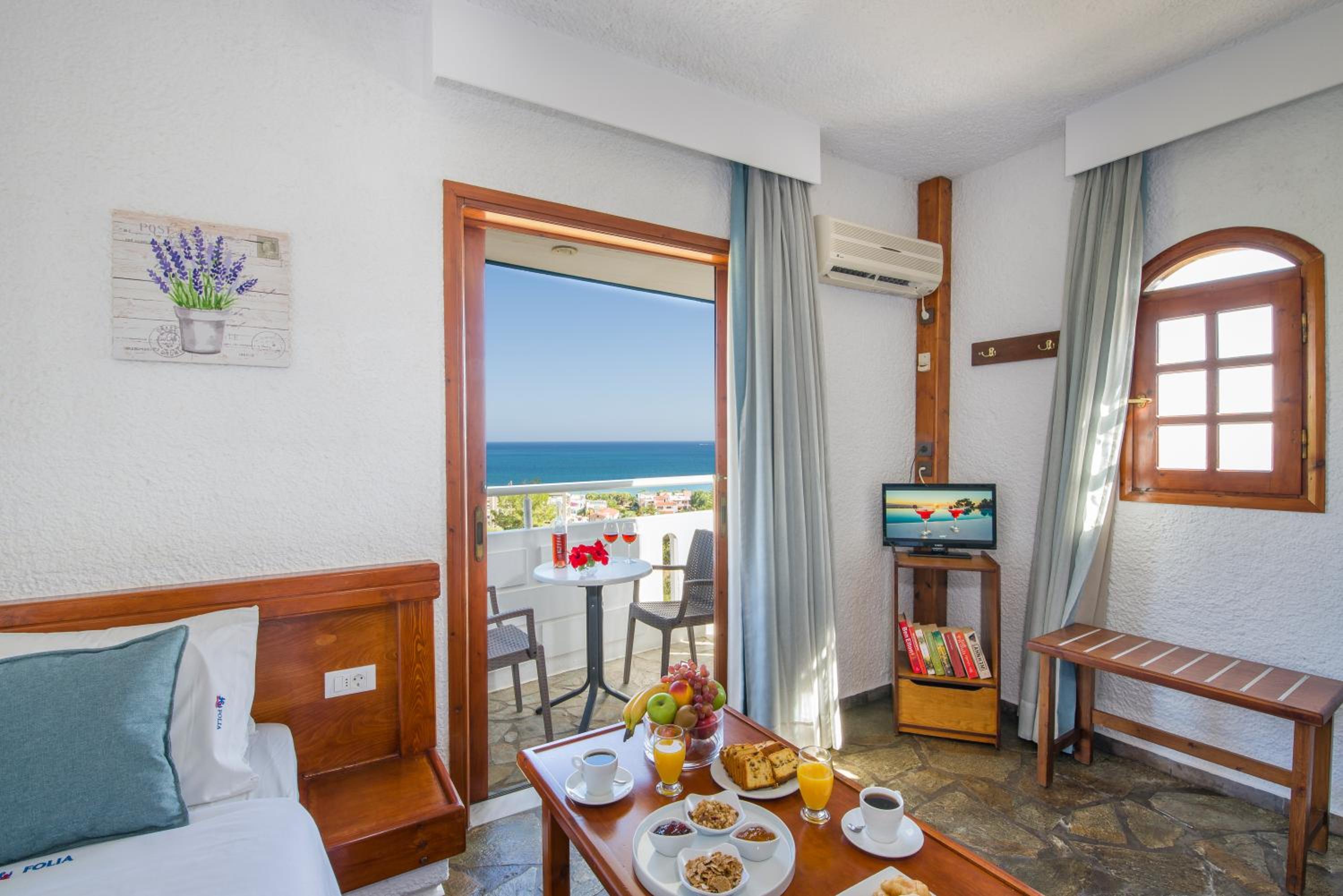 Studio with Sea View (2 Adults) - Photo 8