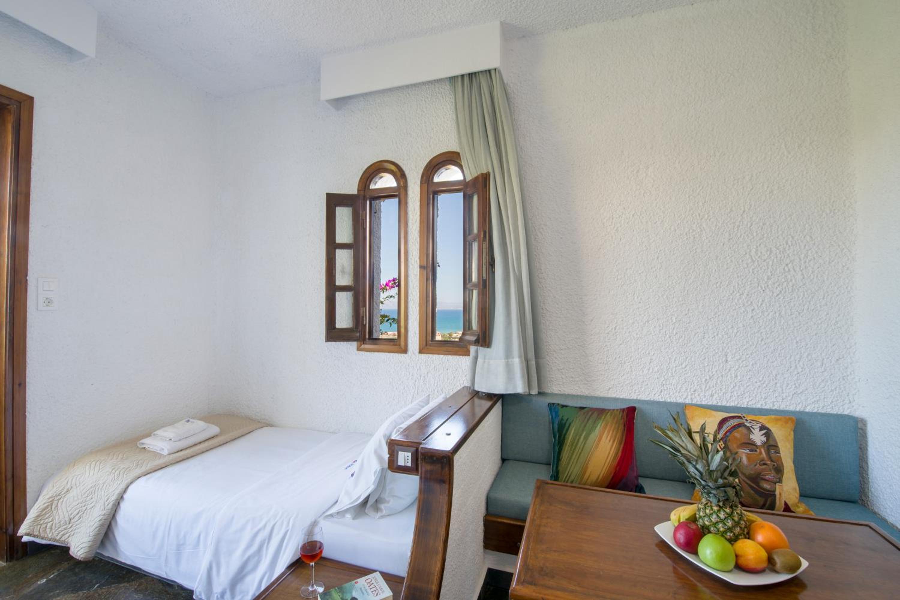 Studio with Sea View (2 Adults) - Photo 11
