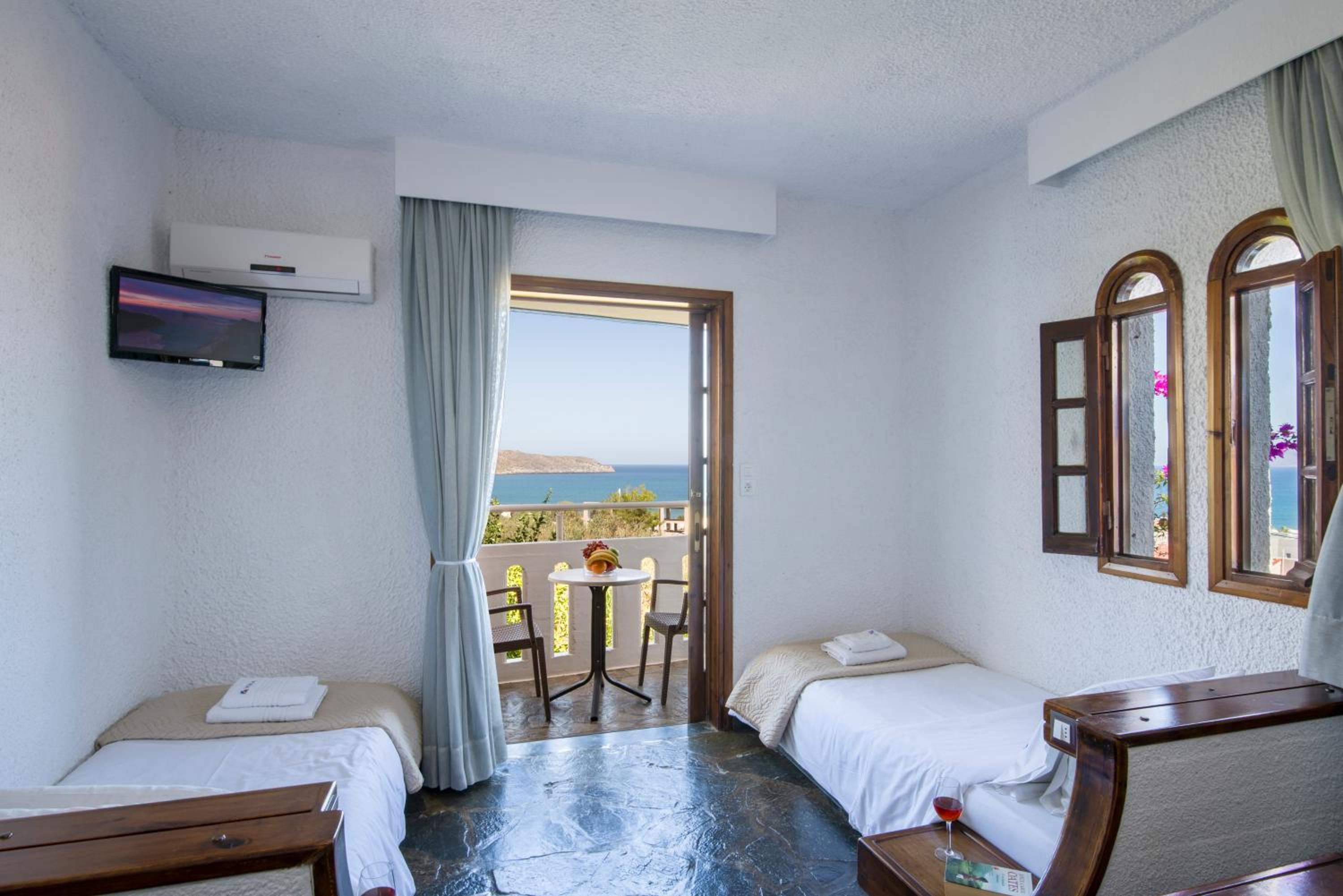 Studio with Sea View (2 Adults) - Photo 5