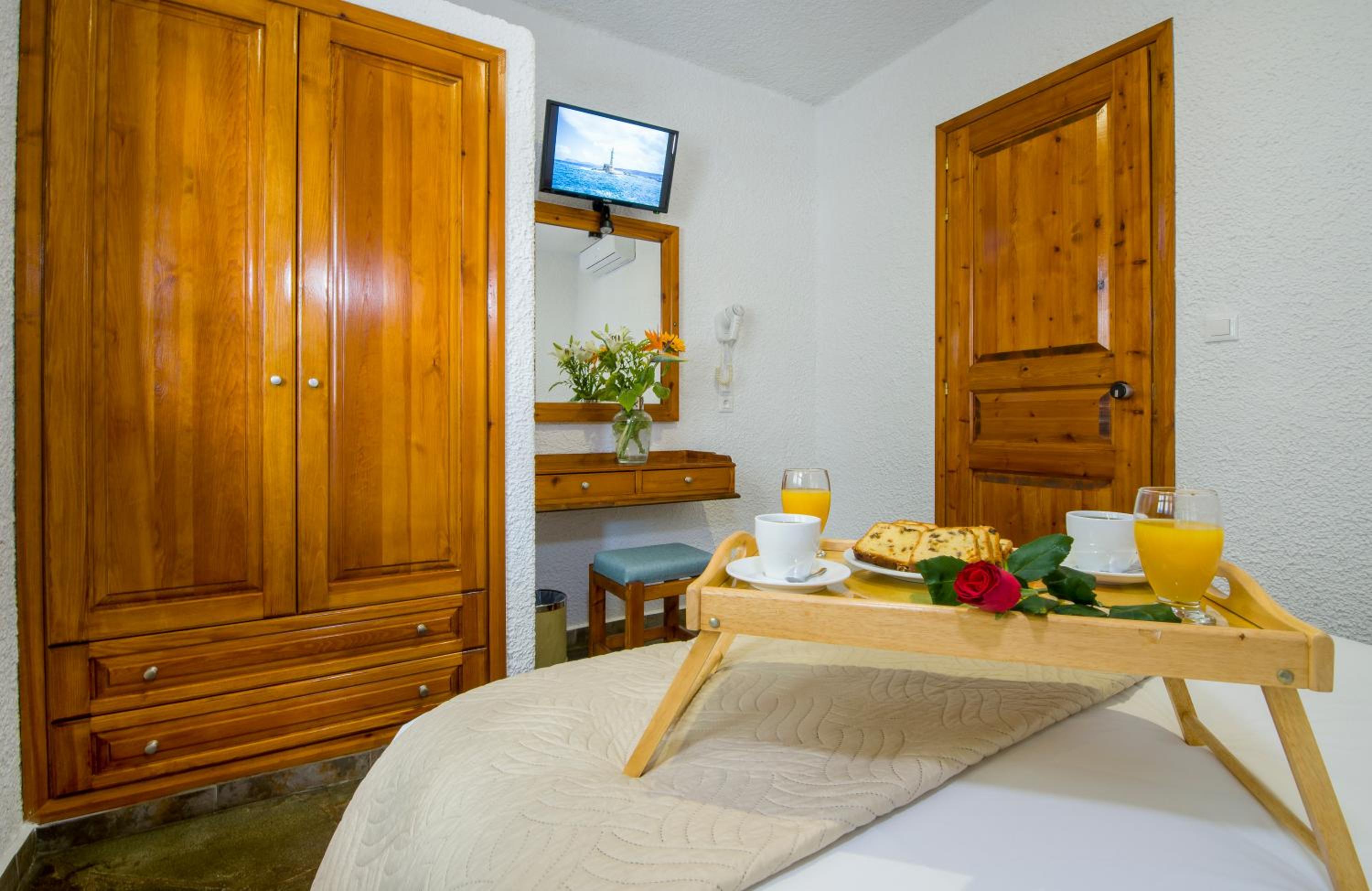One-Bedroom Apartment with Sea View - Photo 22
