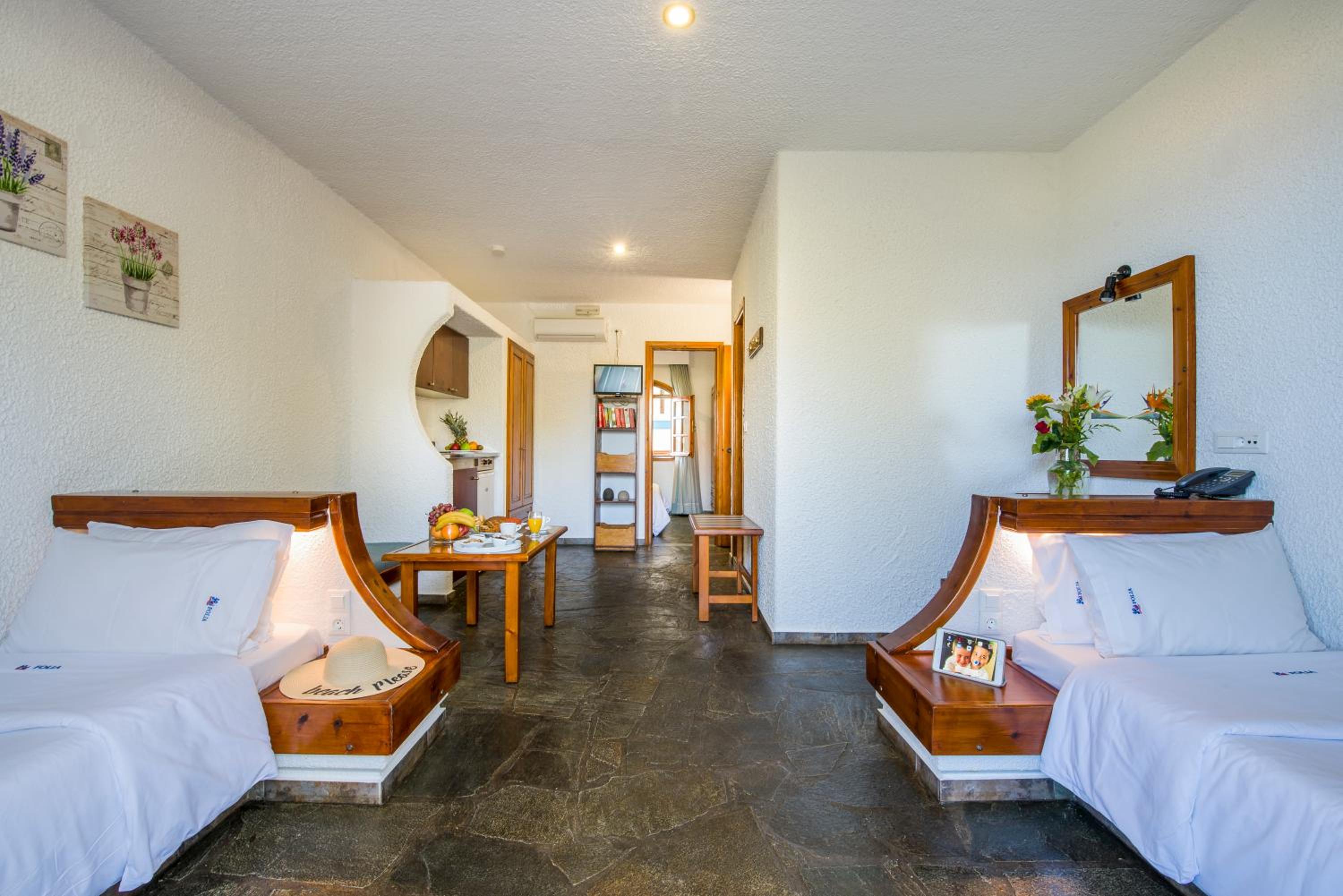One-Bedroom Apartment with Sea View - Photo 16