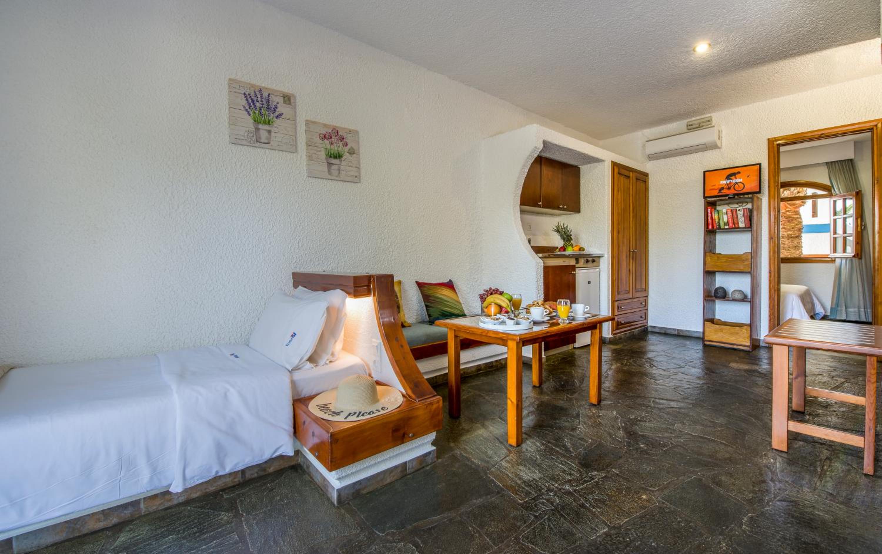 One-Bedroom Apartment with Sea View - Photo 24