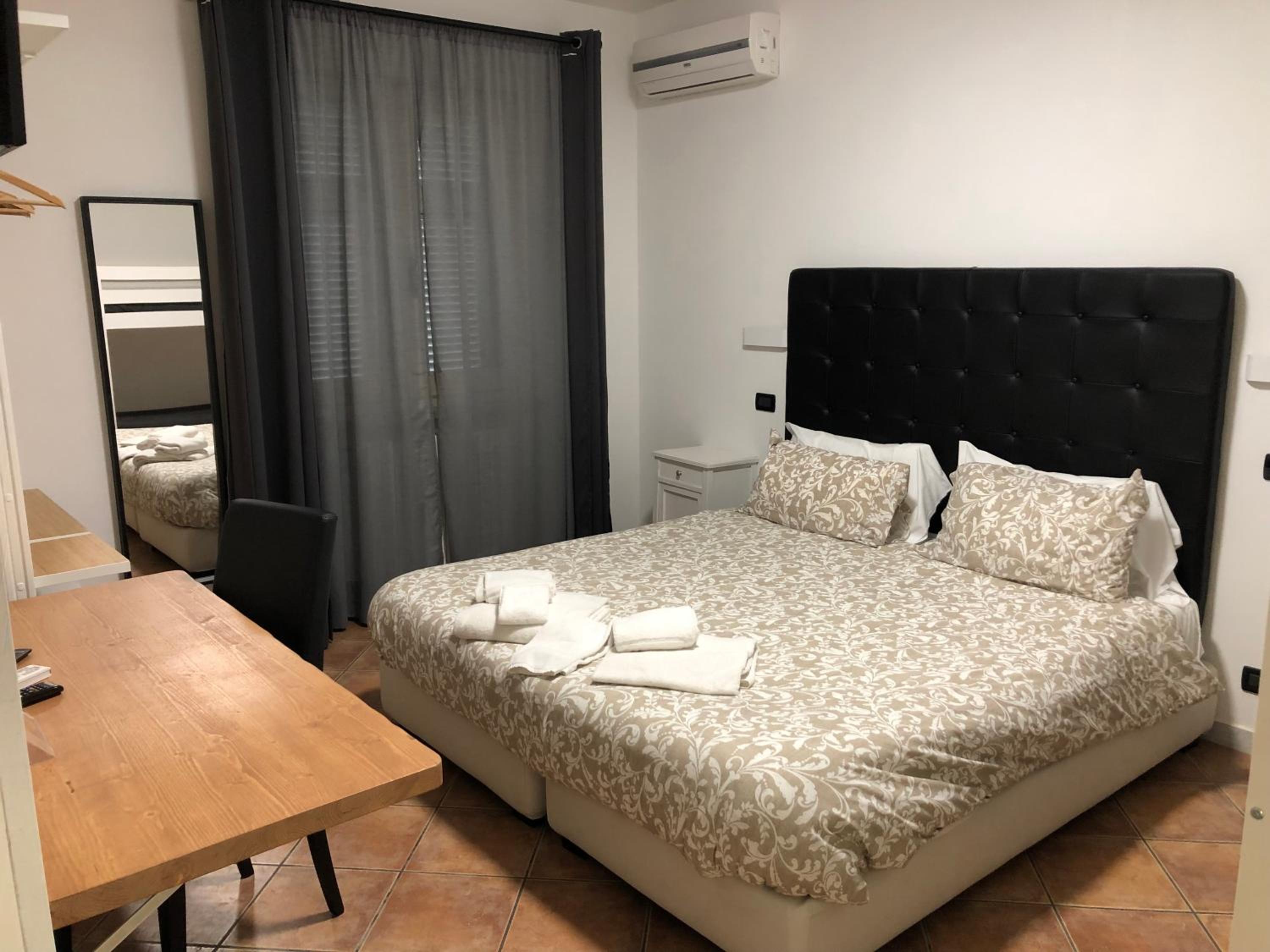 Deluxe Quadruple Room - Photo 11