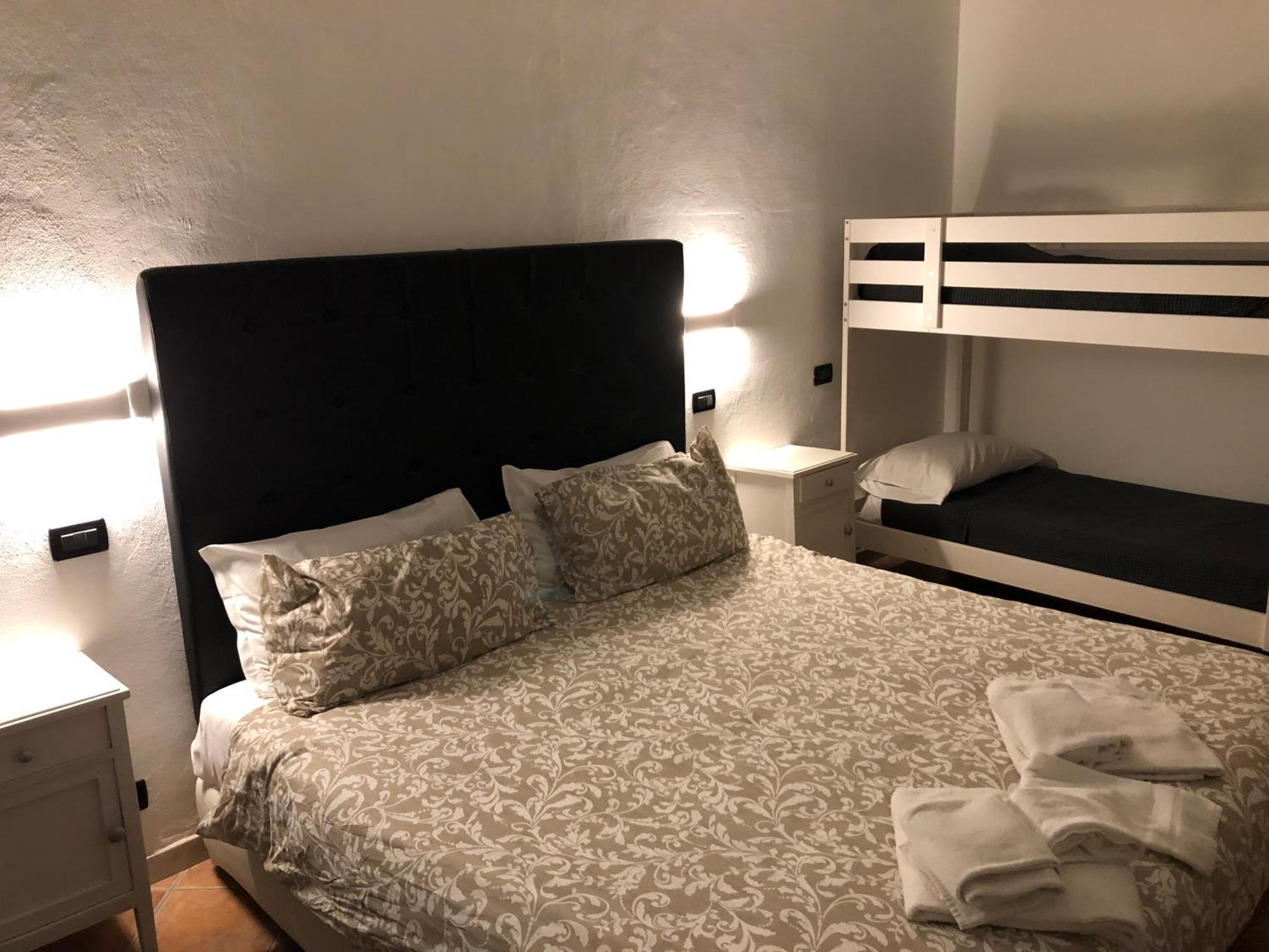 Deluxe Quadruple Room - Photo 3