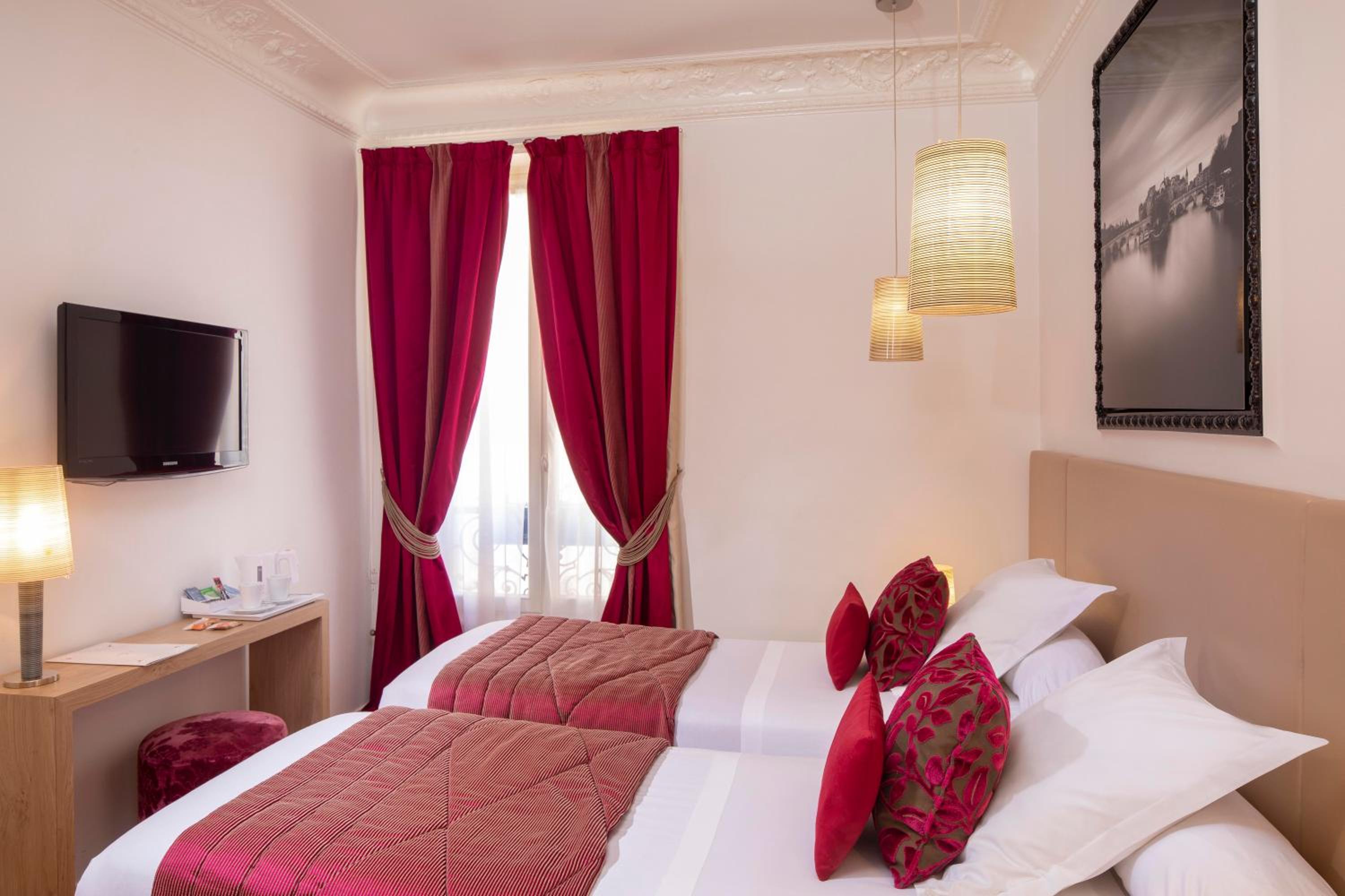 Superior Double or Twin Room photo 3