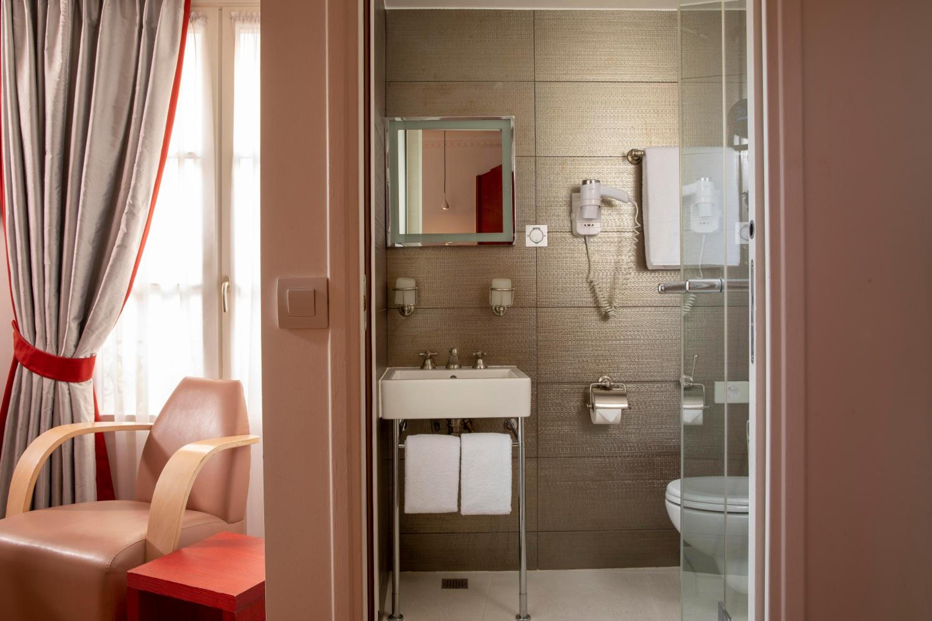 Superior Double or Twin Room photo 3