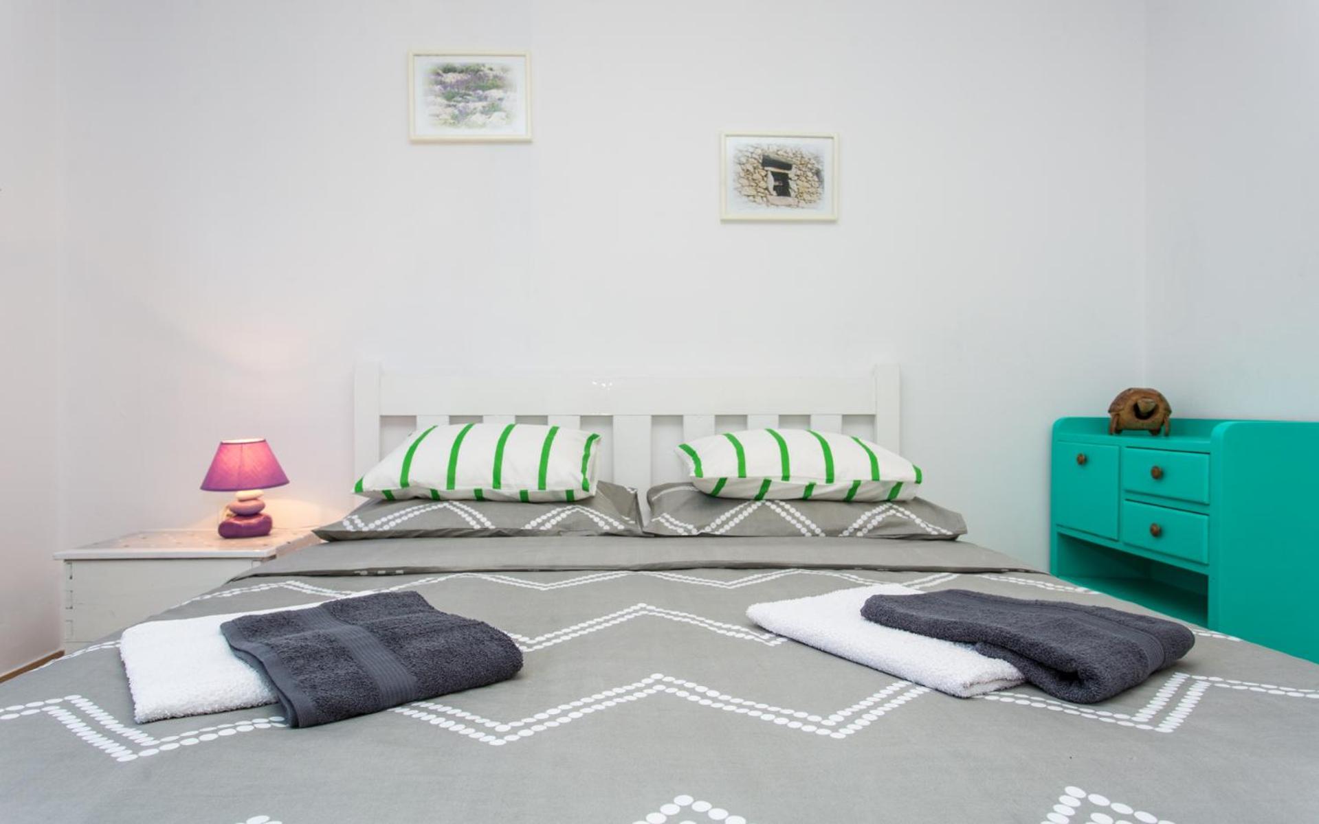 One-Bedroom Apartment - Photo 1