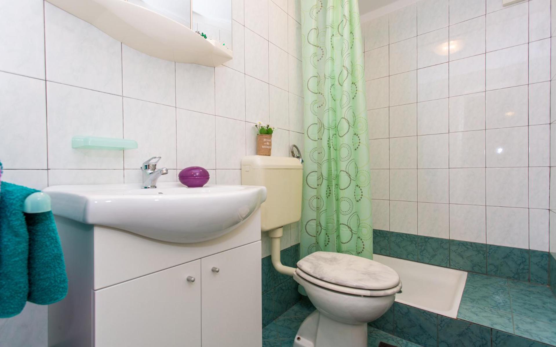 One-Bedroom Apartment - Photo 3