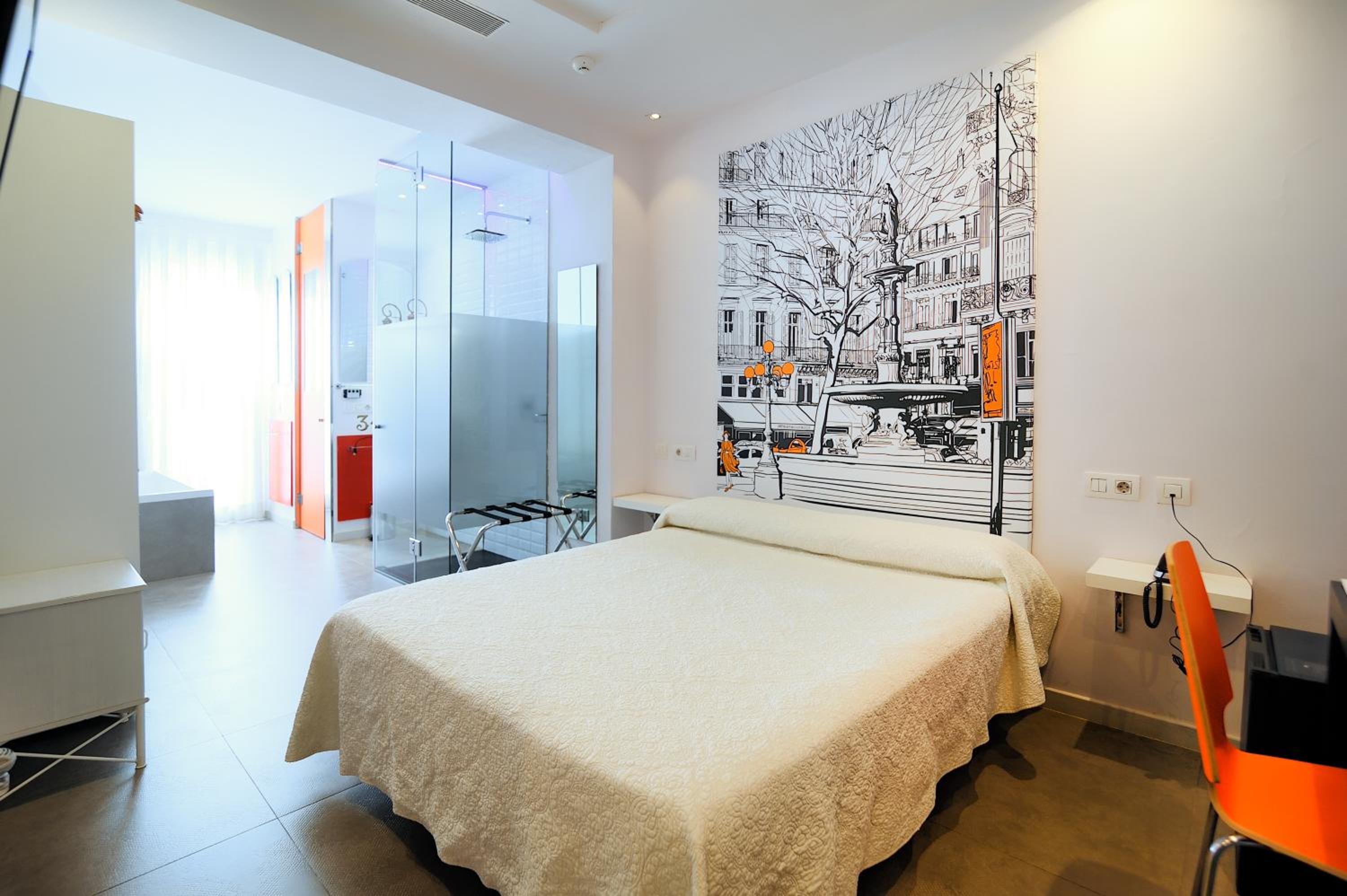Superior Double Room with City View - Photo 3