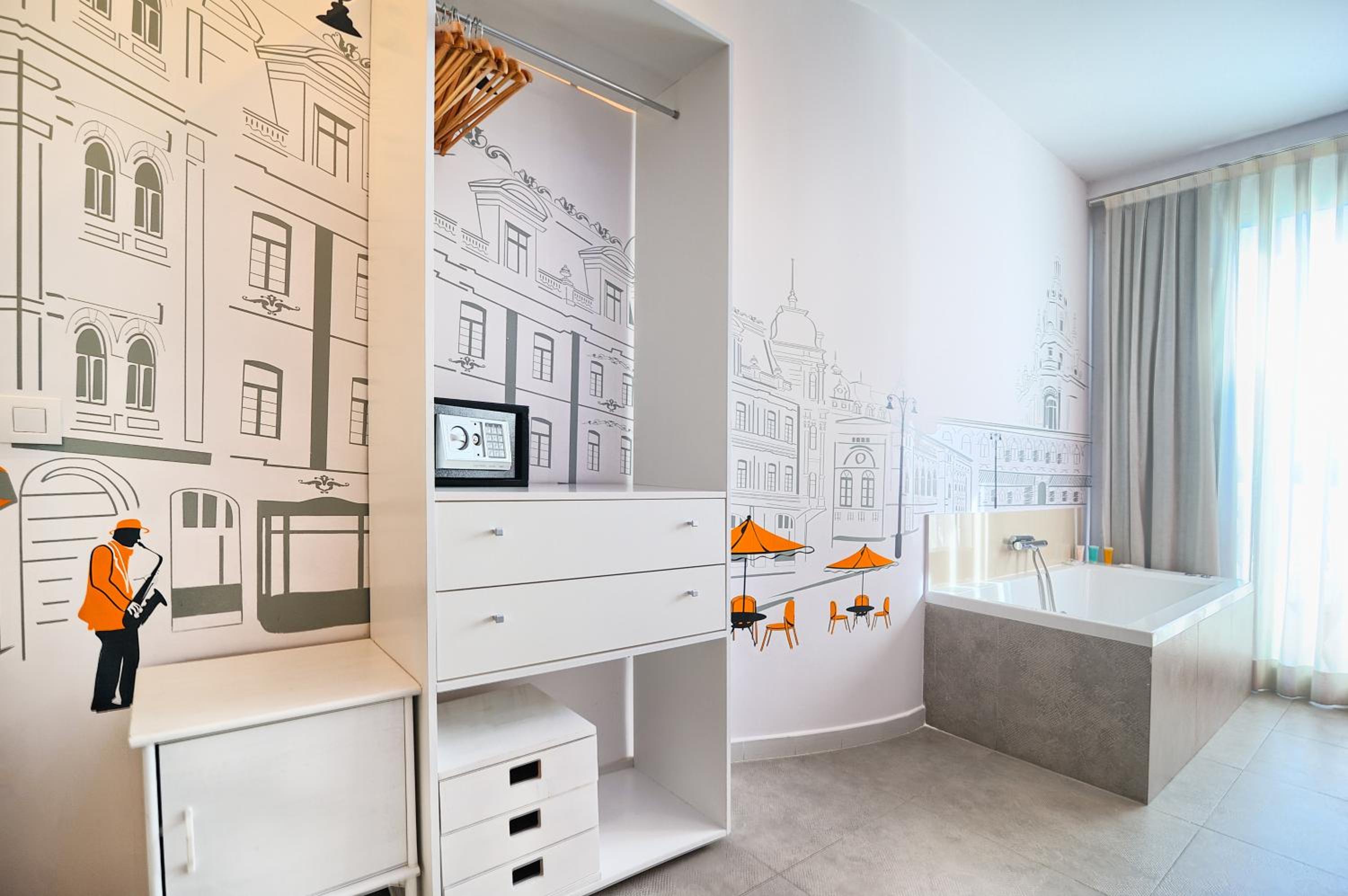 Superior Double Room with City View - Photo 15