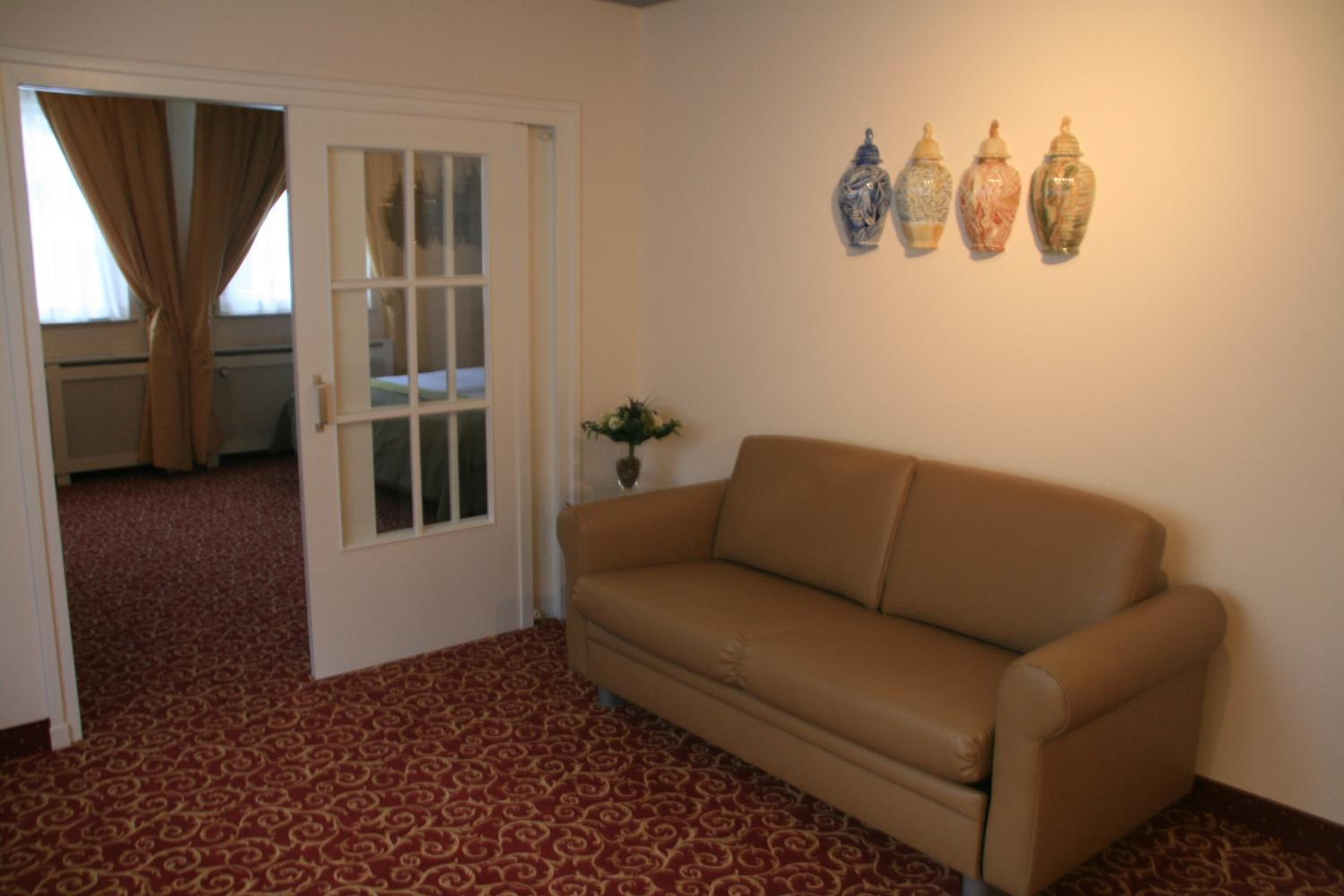 Suite - Photo 3