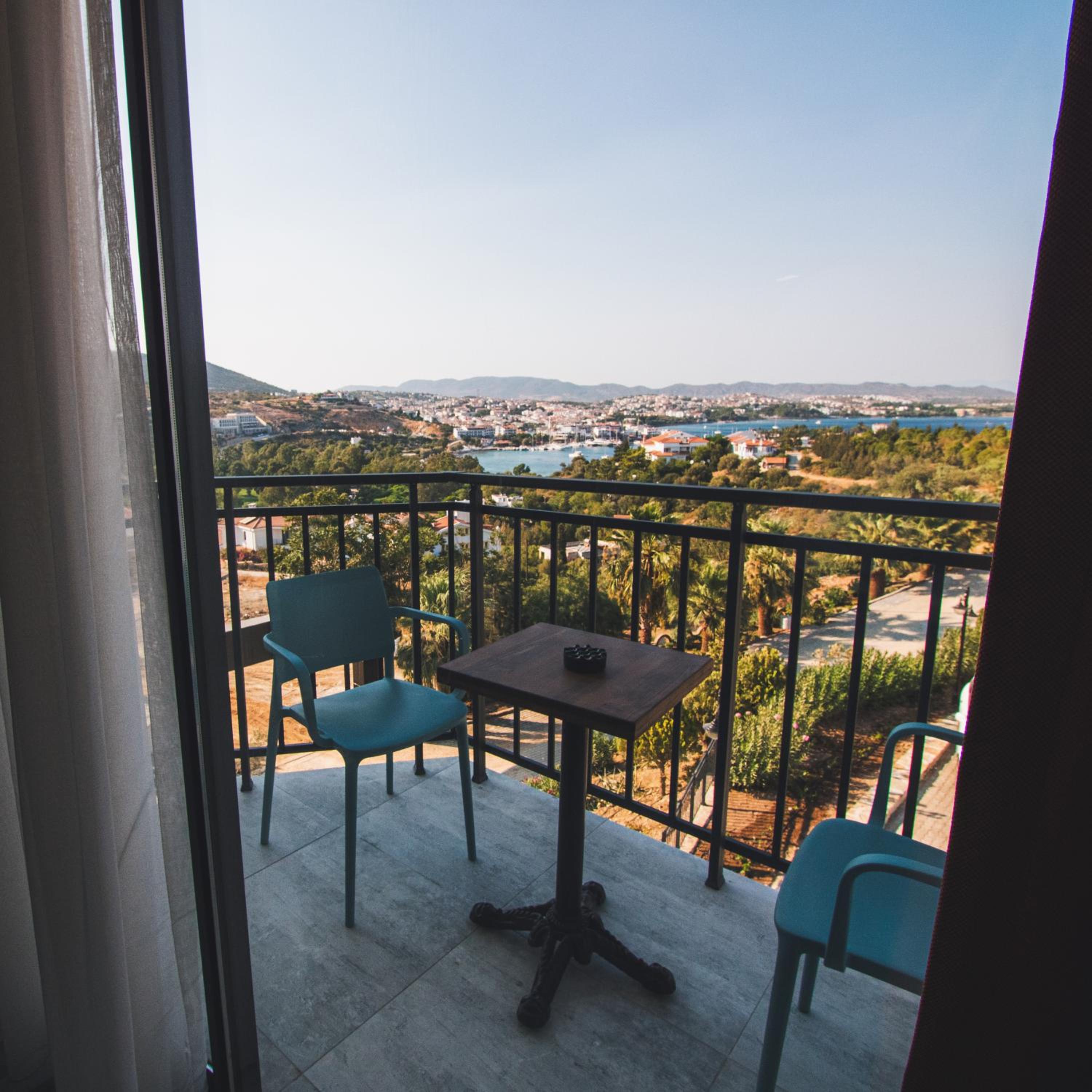 Deluxe Double Room with Sea View - Photo 3