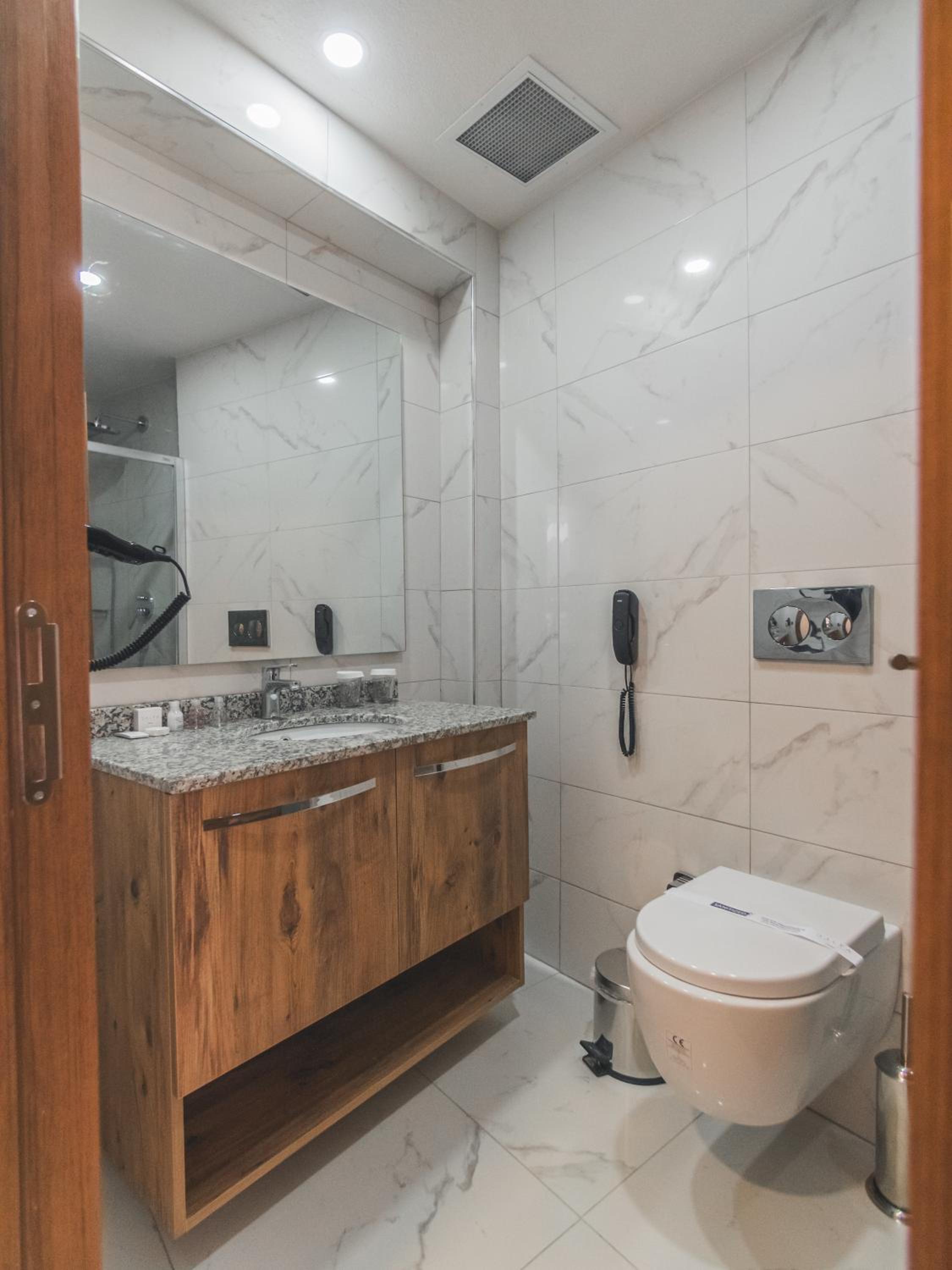 Deluxe Double Room with Sea View - Photo 7