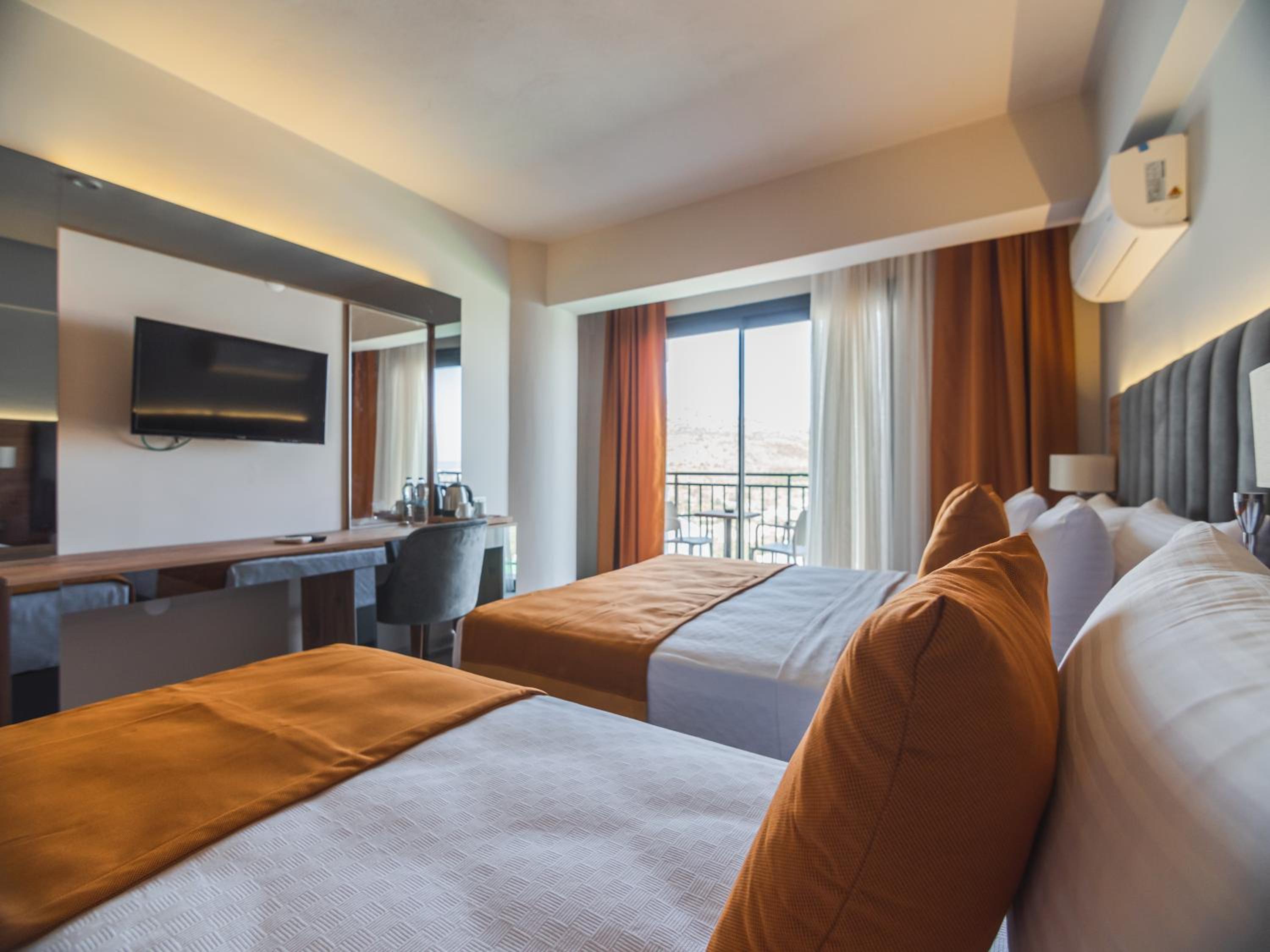 Superior Triple Room with Sea View - Photo 4