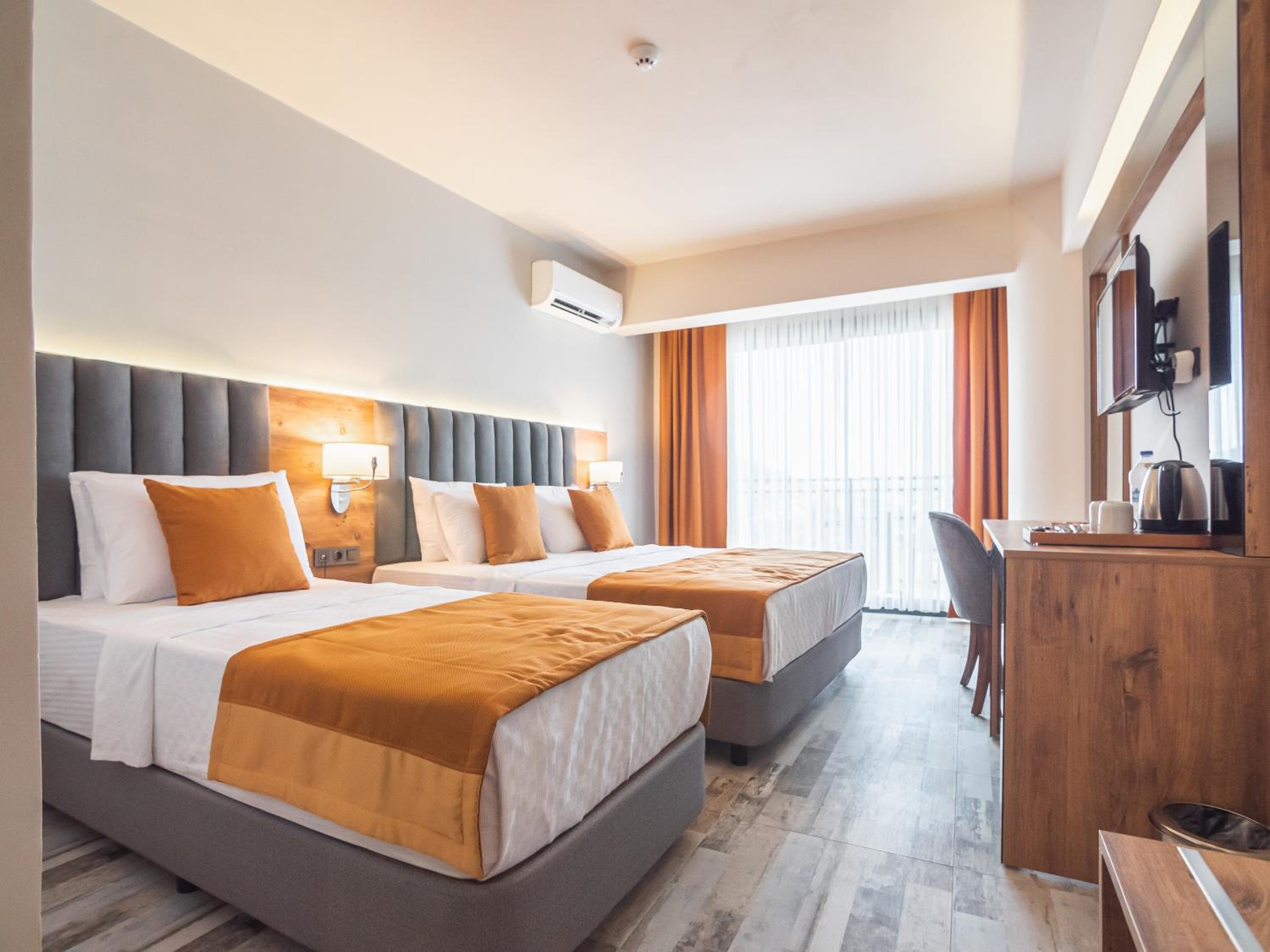 Superior Triple Room with Sea View - Photo 1