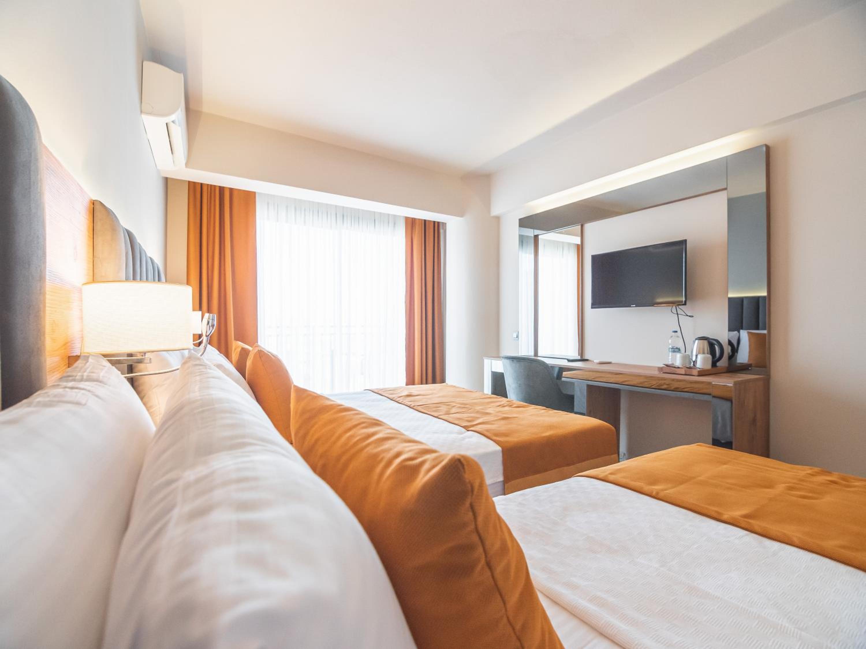 Superior Triple Room with Sea View - Photo 9