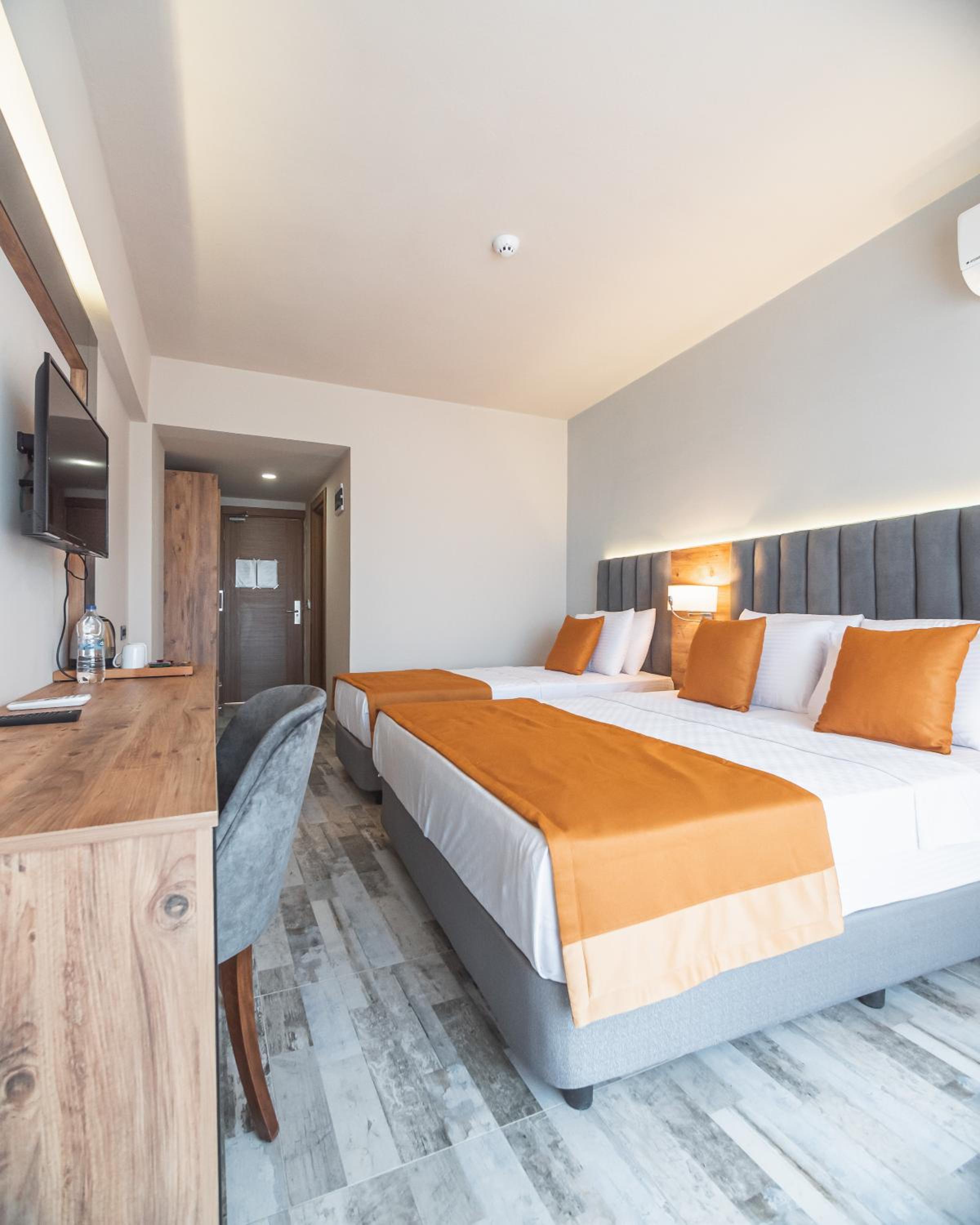 Superior Triple Room with Sea View - Photo 7