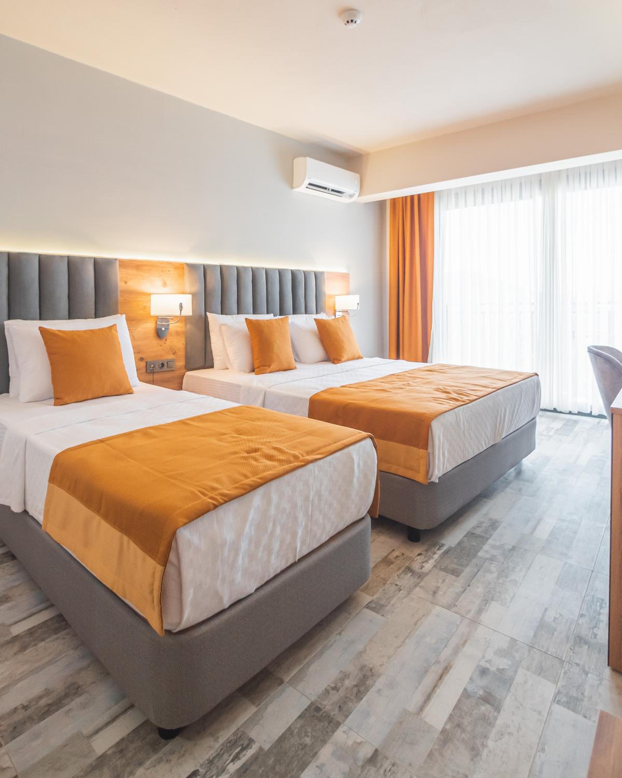 Superior Triple Room with Sea View - Photo 5