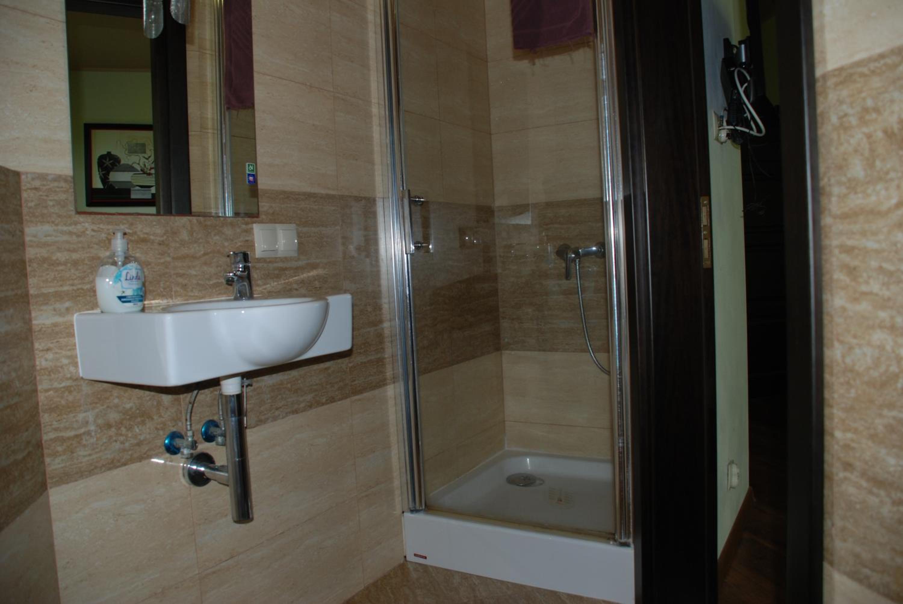 Double Room with Private Bathroom photo 3