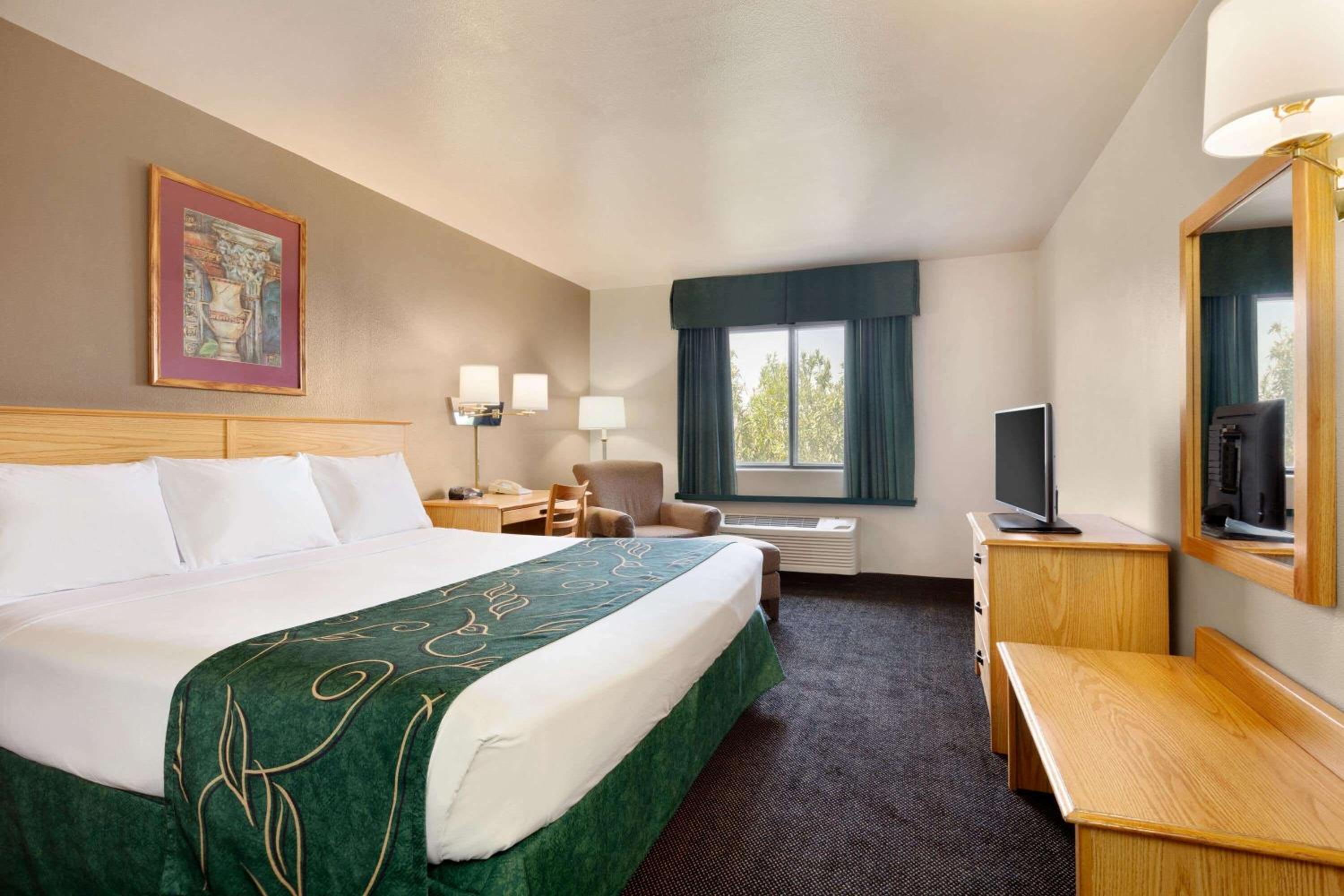 King Room - Mobility Access/Non-Smoking - Photo 4